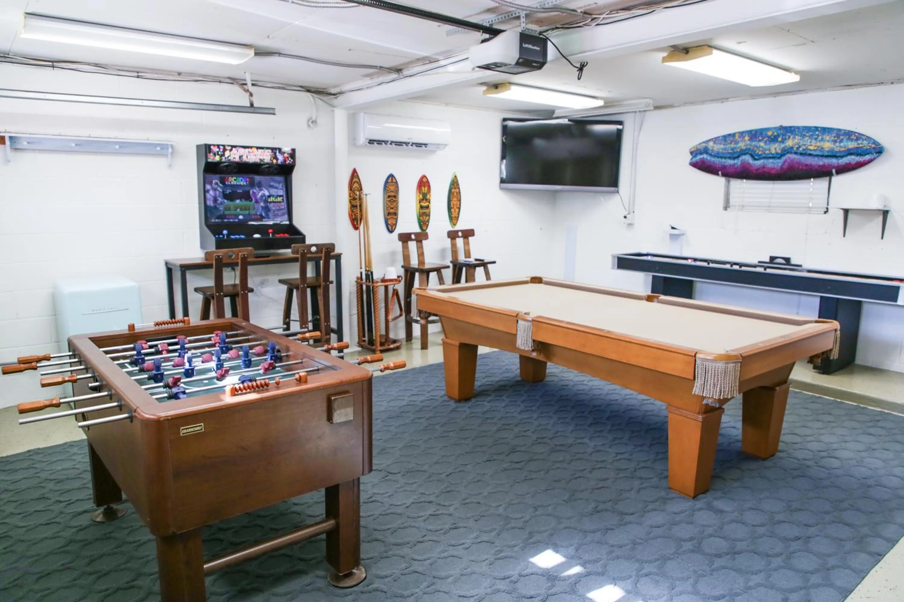 Game Room in Pool & Hot Tub Home w Game Room! 1 Mile to Beach!