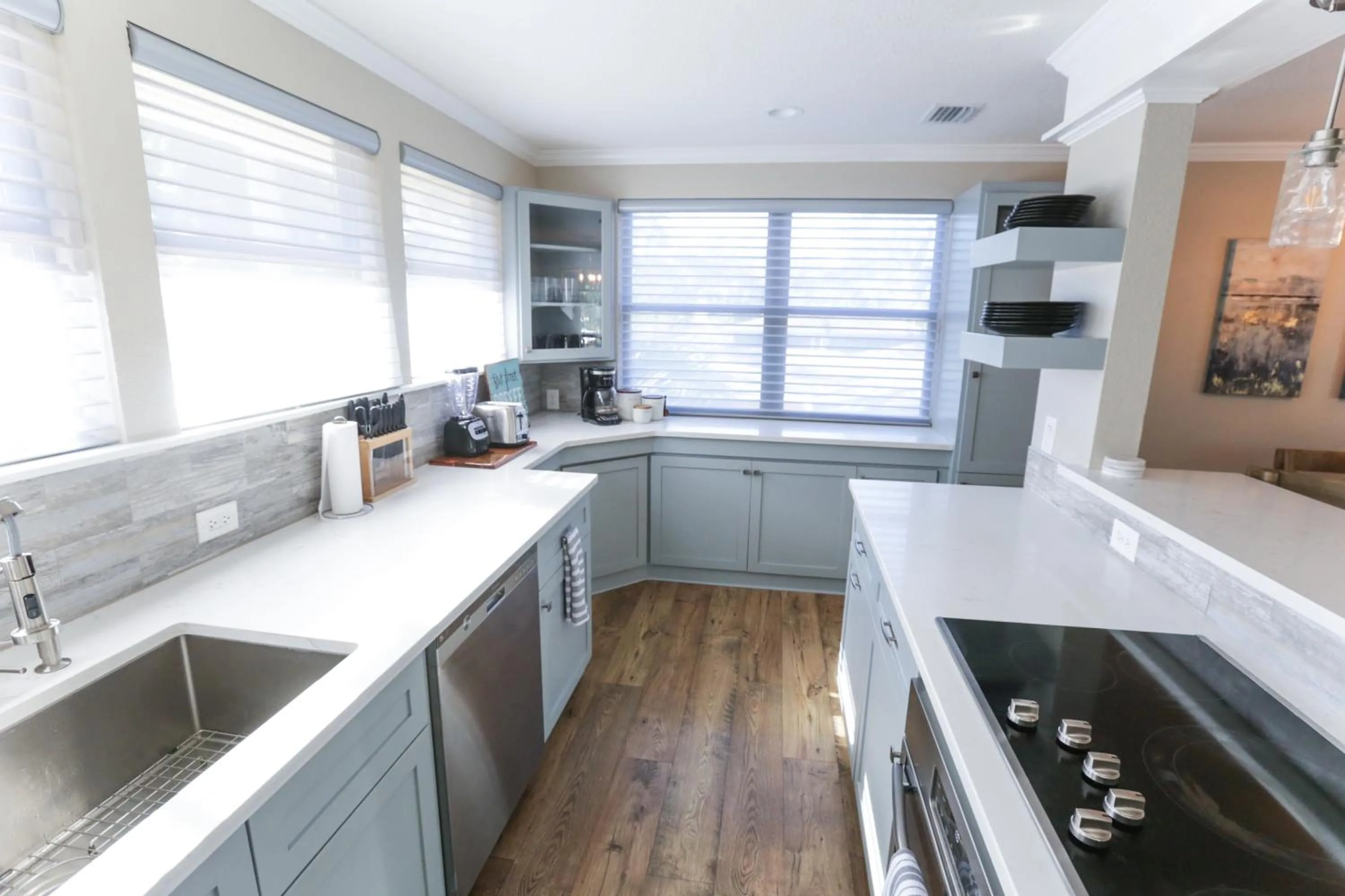 kitchen in Pool & Hot Tub Home w Game Room! 1 Mile to Beach!