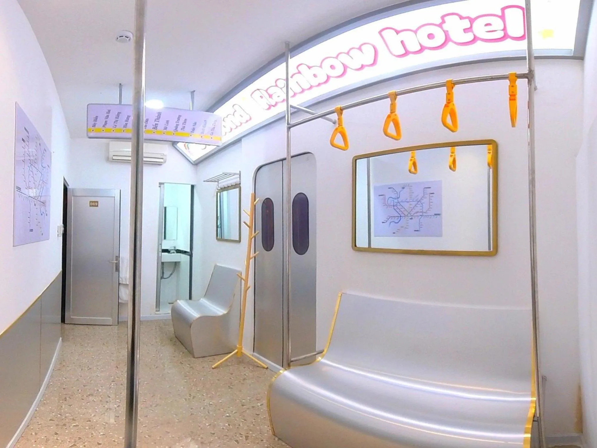 Shower in Language Exchange Hotel 3