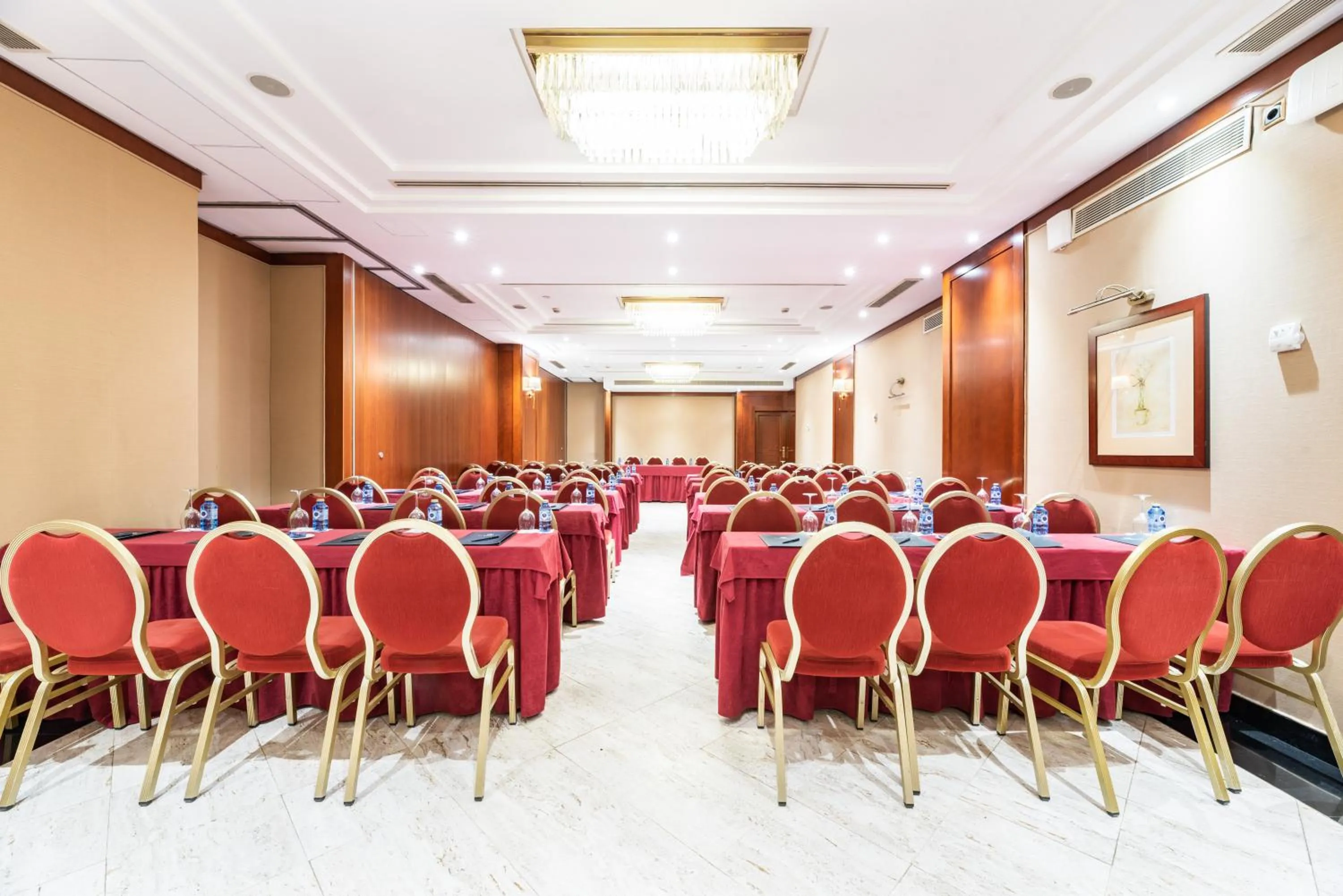 Meeting/conference room in Eurostars Gran Hotel Santiago