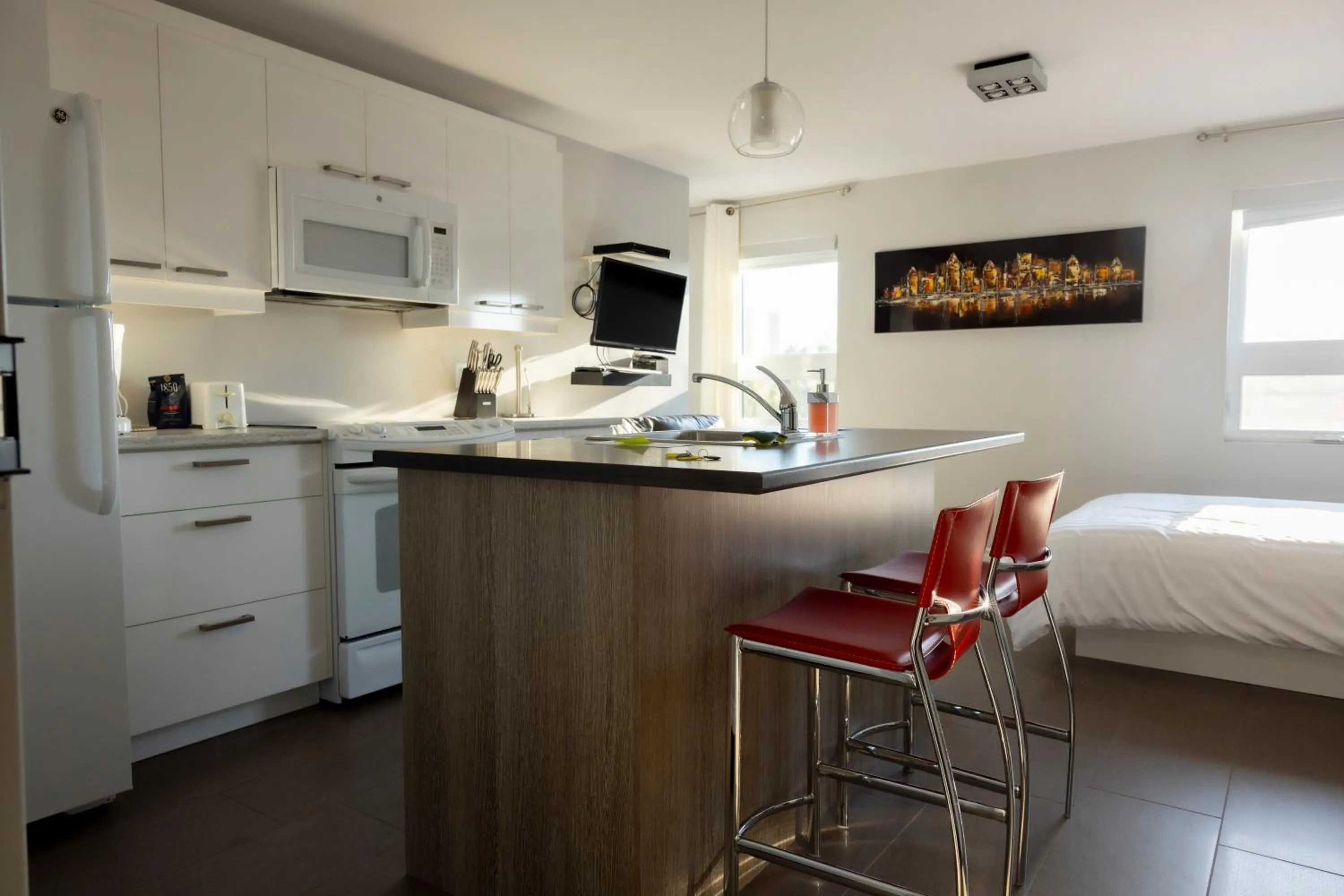 Kitchen or kitchenette, Bed in Le Chic-Urbain