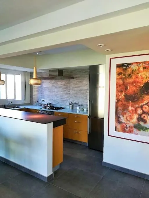 Kitchen or kitchenette in Apartamento Lina, a 20 metros de la playa