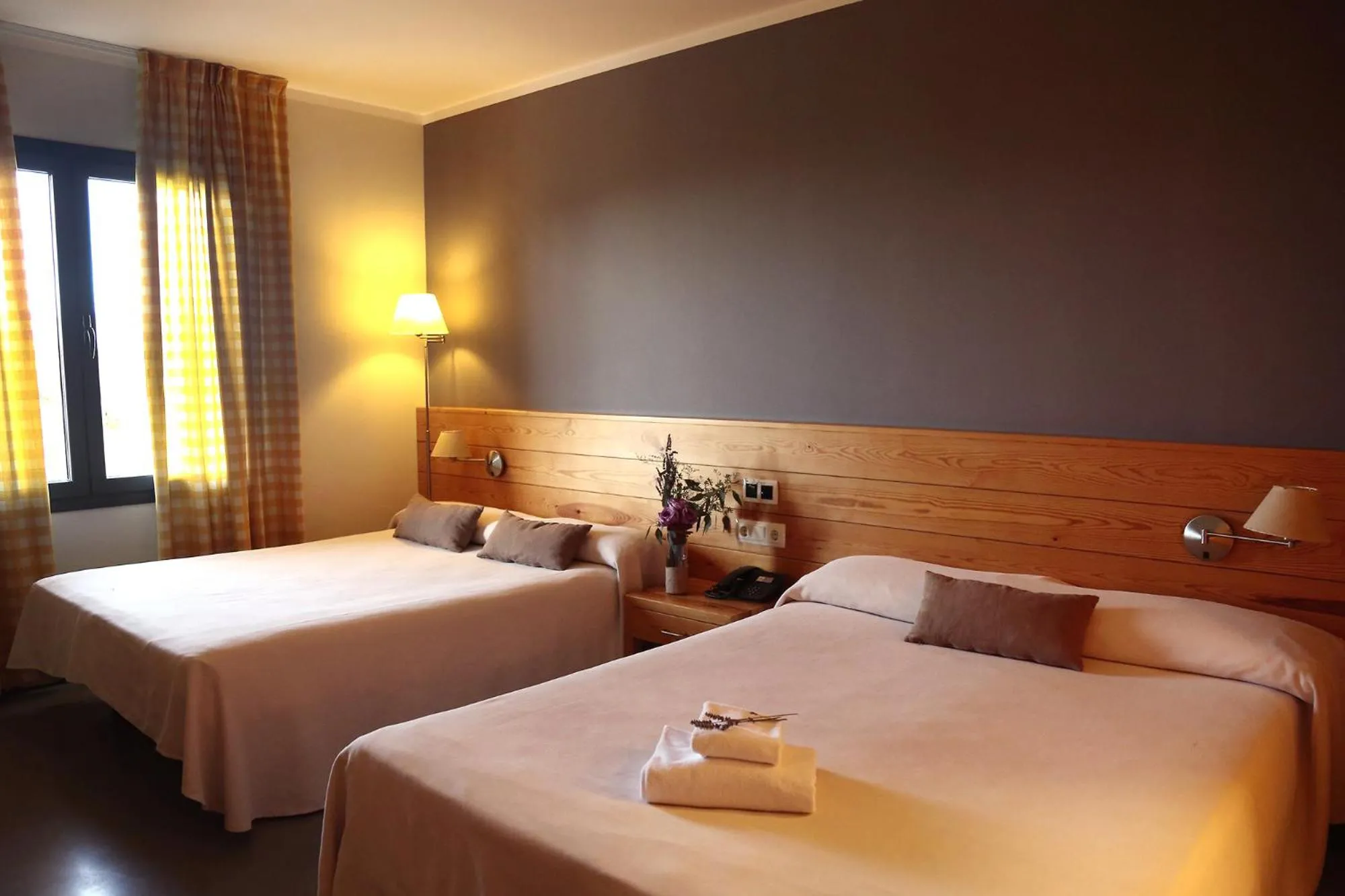 Bedroom, Bed in Montanyà