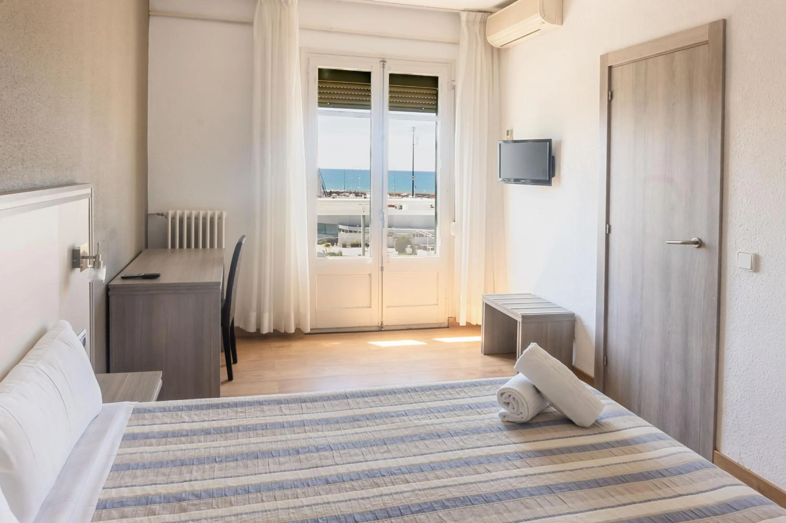 Bedroom, Bed in Hotel Planas