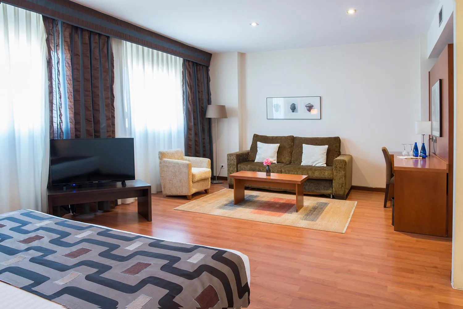 Communal lounge/ TV room, Bed in Hotel Xon's Valencia