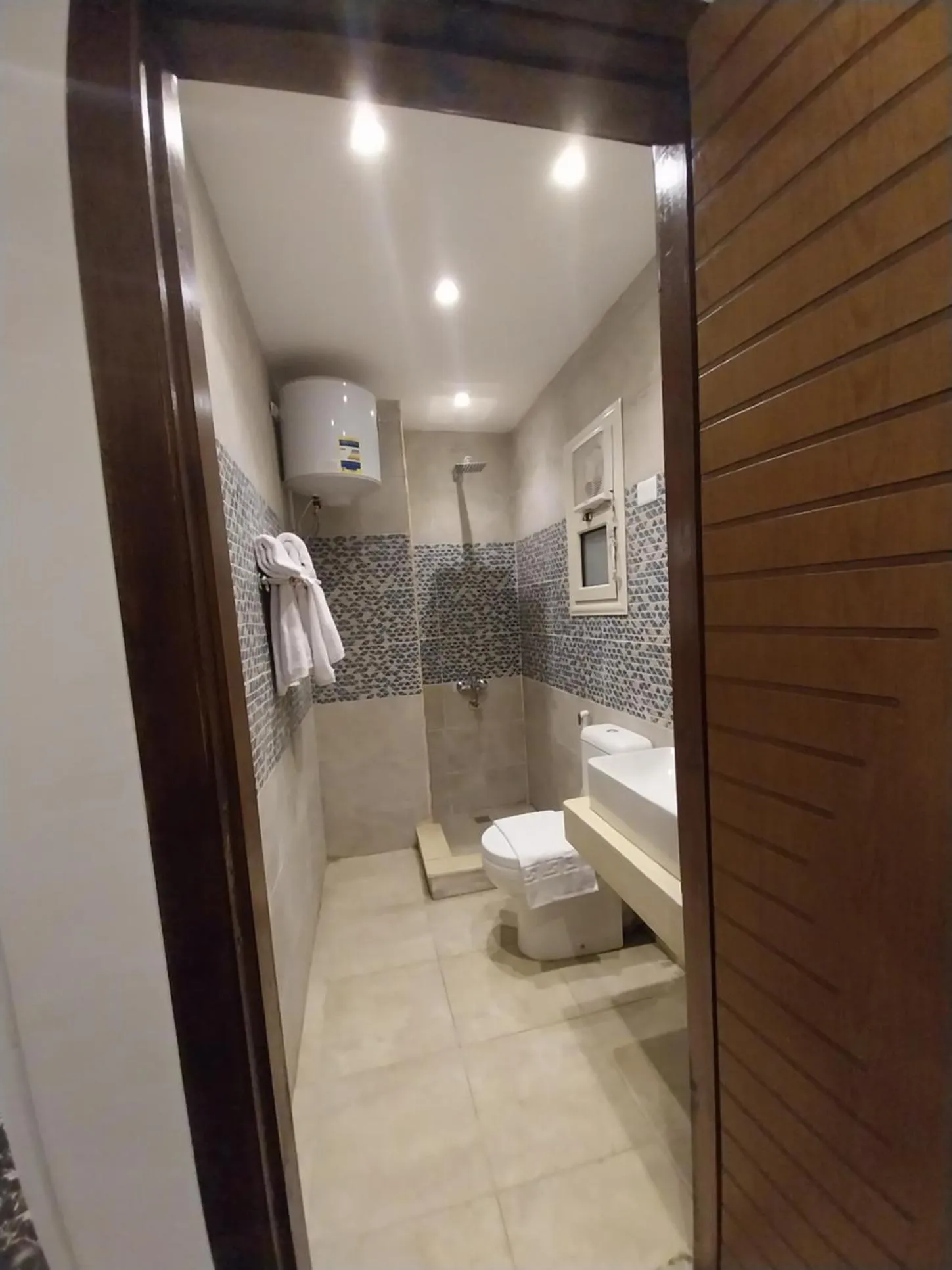 Shower in Eagles Pyramids View