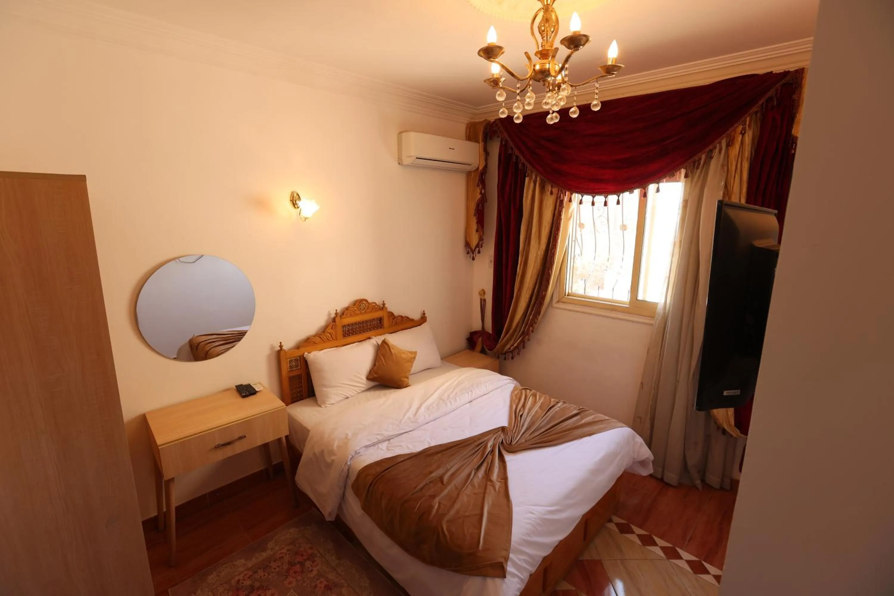 Bed in Eagles Pyramids View