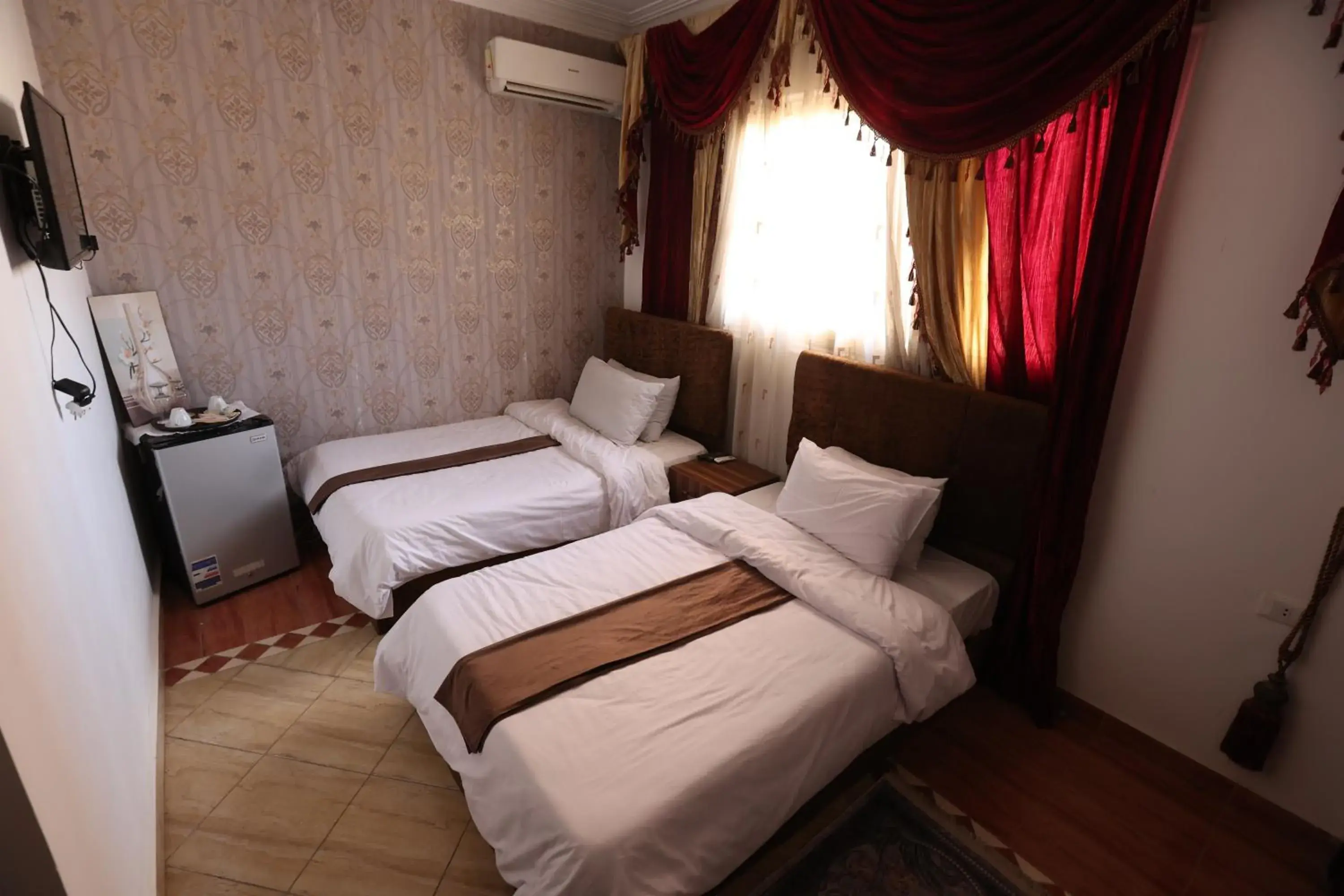 Twin Room - single occupancy in Eagles Pyramids View Twin Room - single occupancy in Eagles Pyramids View