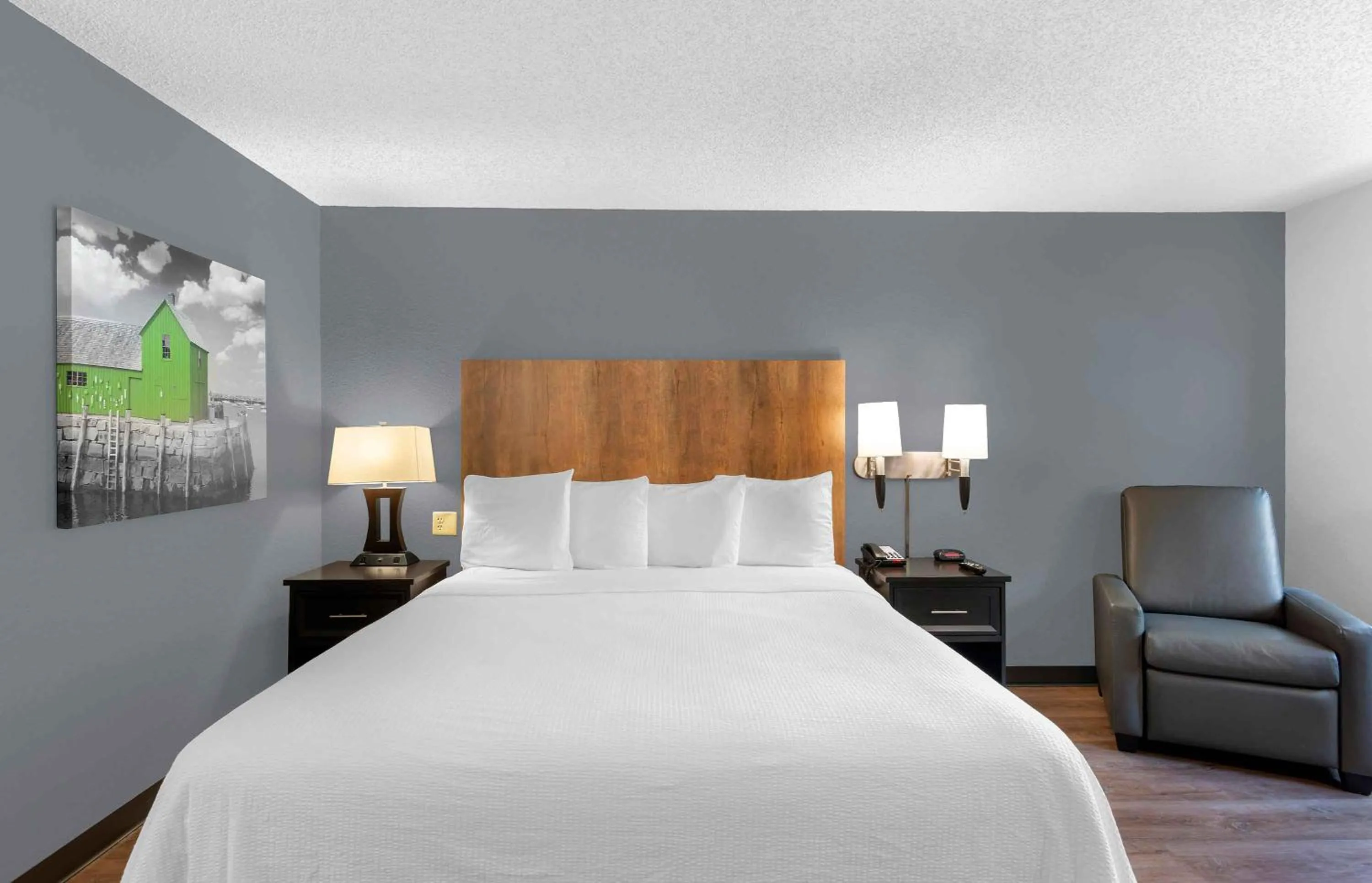 Bed in Extended Stay America Suites - Atlanta - McDonough