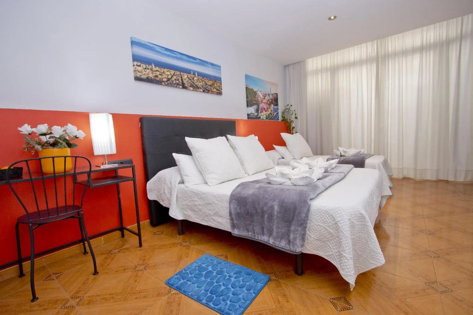 Bed in Barcelona City Centre Hostal