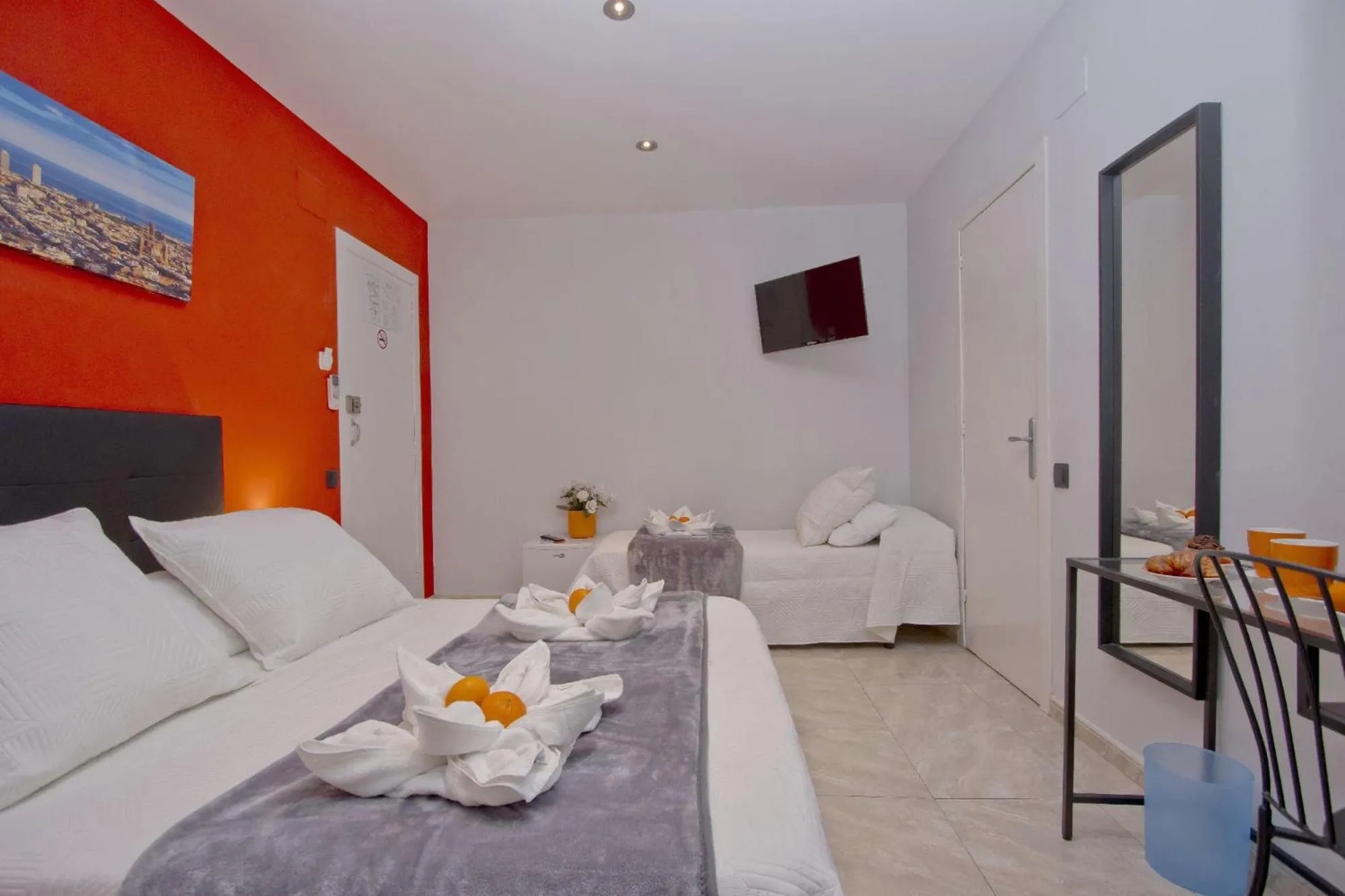 Bed in Barcelona City Centre Hostal