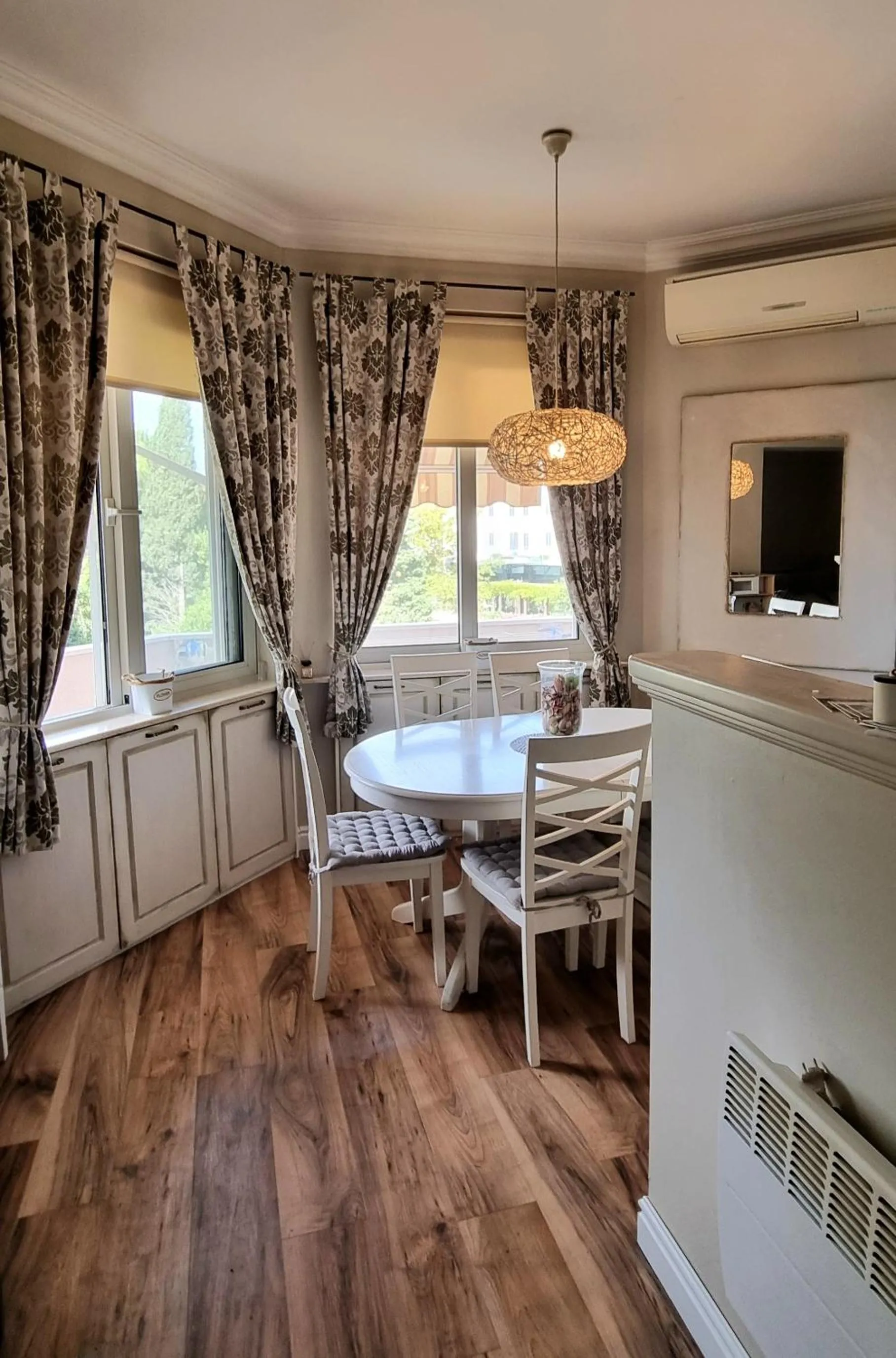Dining area in Beach apartment Suzy&Demi