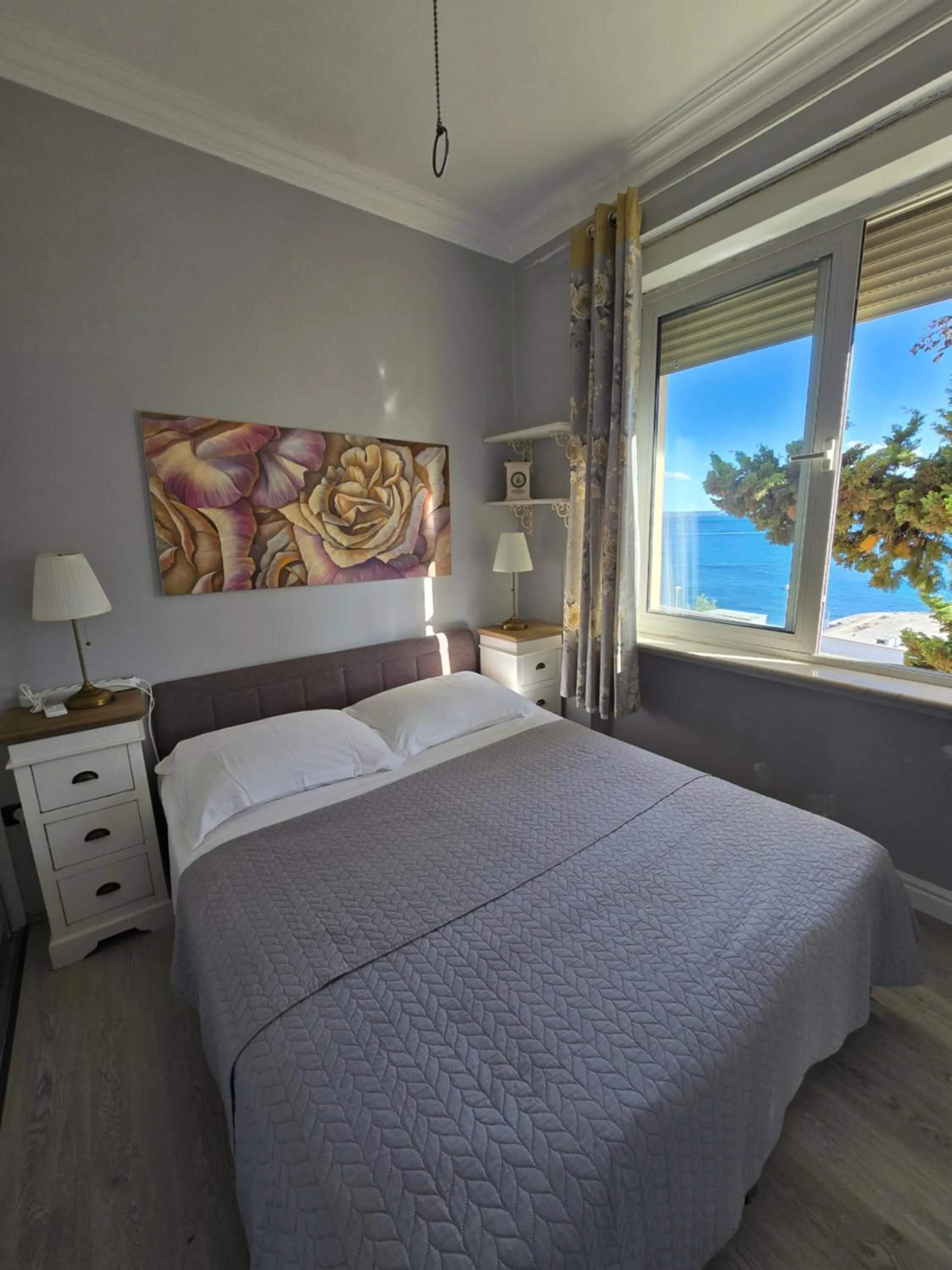 Bed in Beach apartment Suzy&Demi
