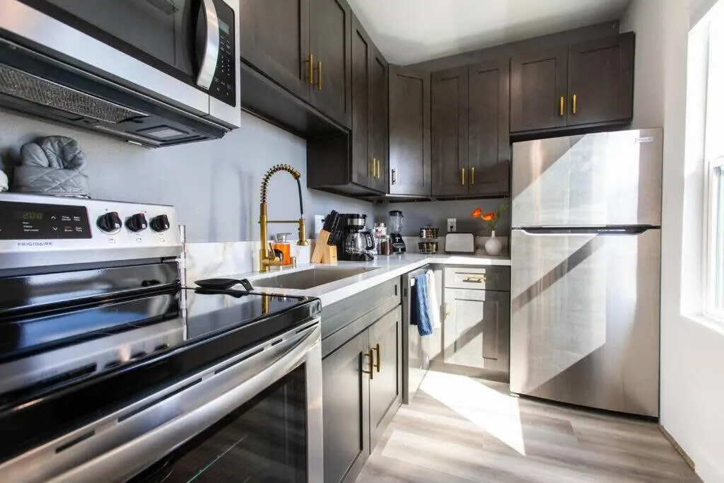 Walk 2 Restaurants & Bars-Relax on Private Patio