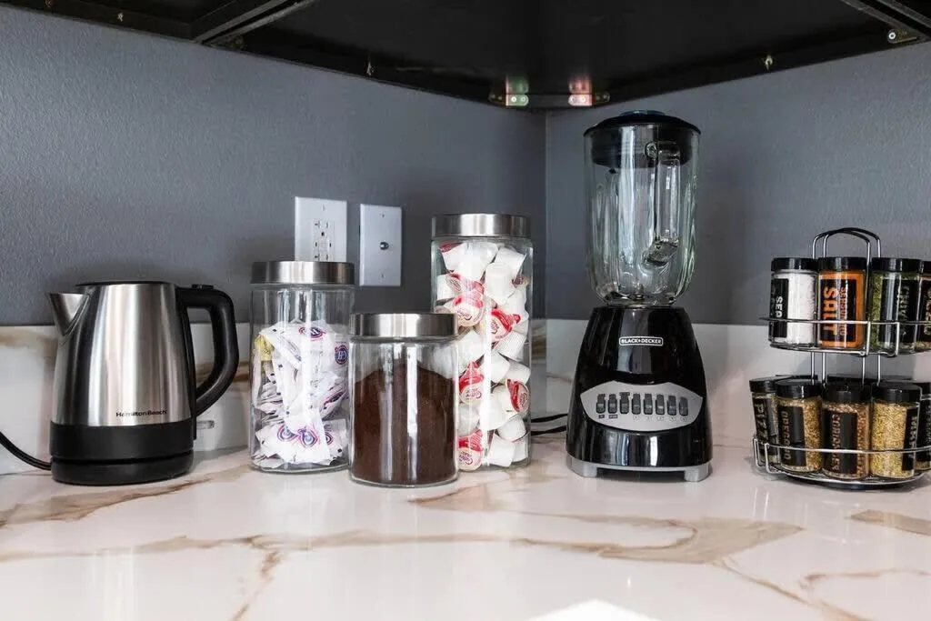 Walk 2 Restaurants & Bars-Relax on Private Patio