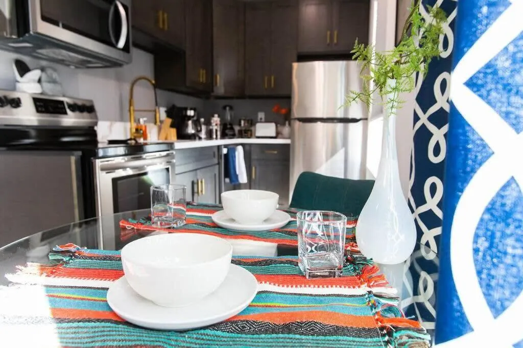 Walk 2 Restaurants & Bars-Relax on Private Patio