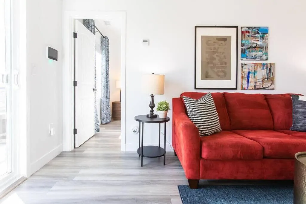 Walk 2 Restaurants & Bars-Relax on Private Patio