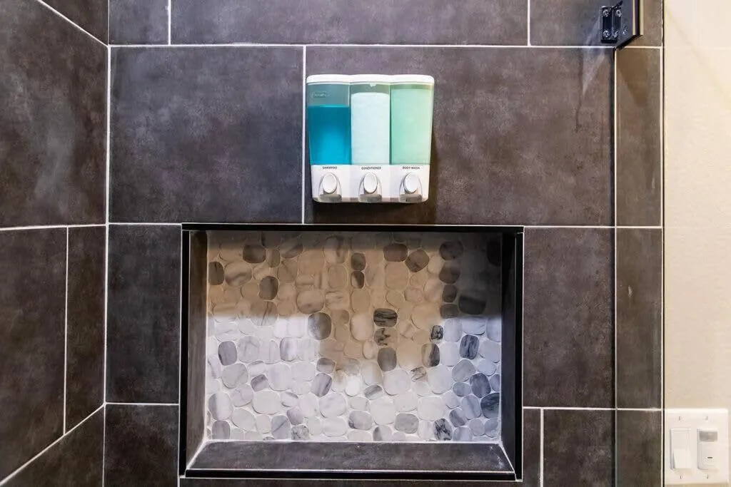 Walk 2 Restaurants & Bars-Relax on Private Patio