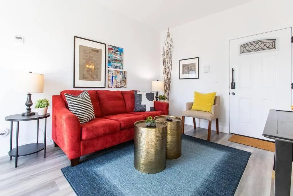 Walk 2 Restaurants & Bars-Relax on Private Patio