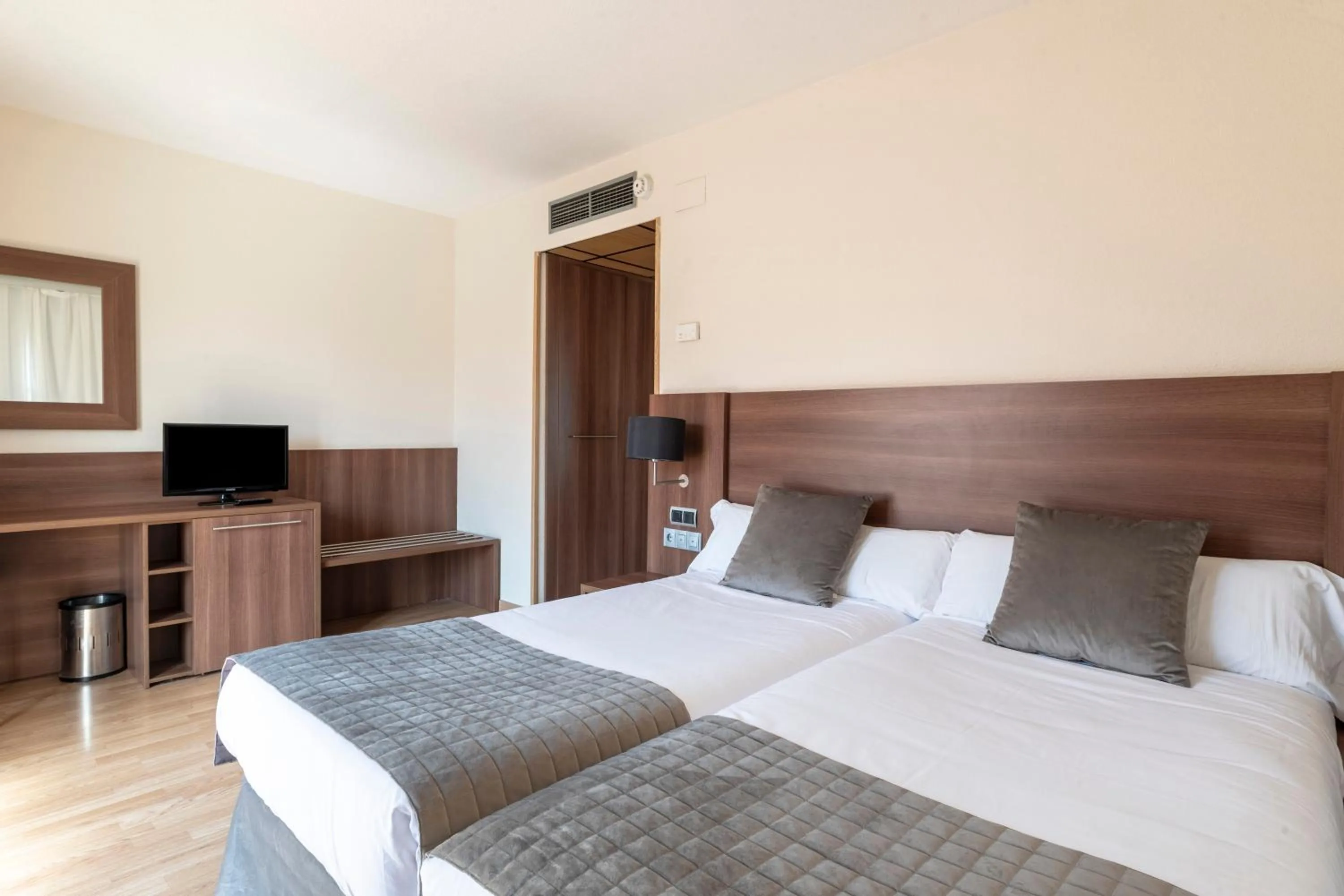 hair dresser, Bed in BS Principe Felipe