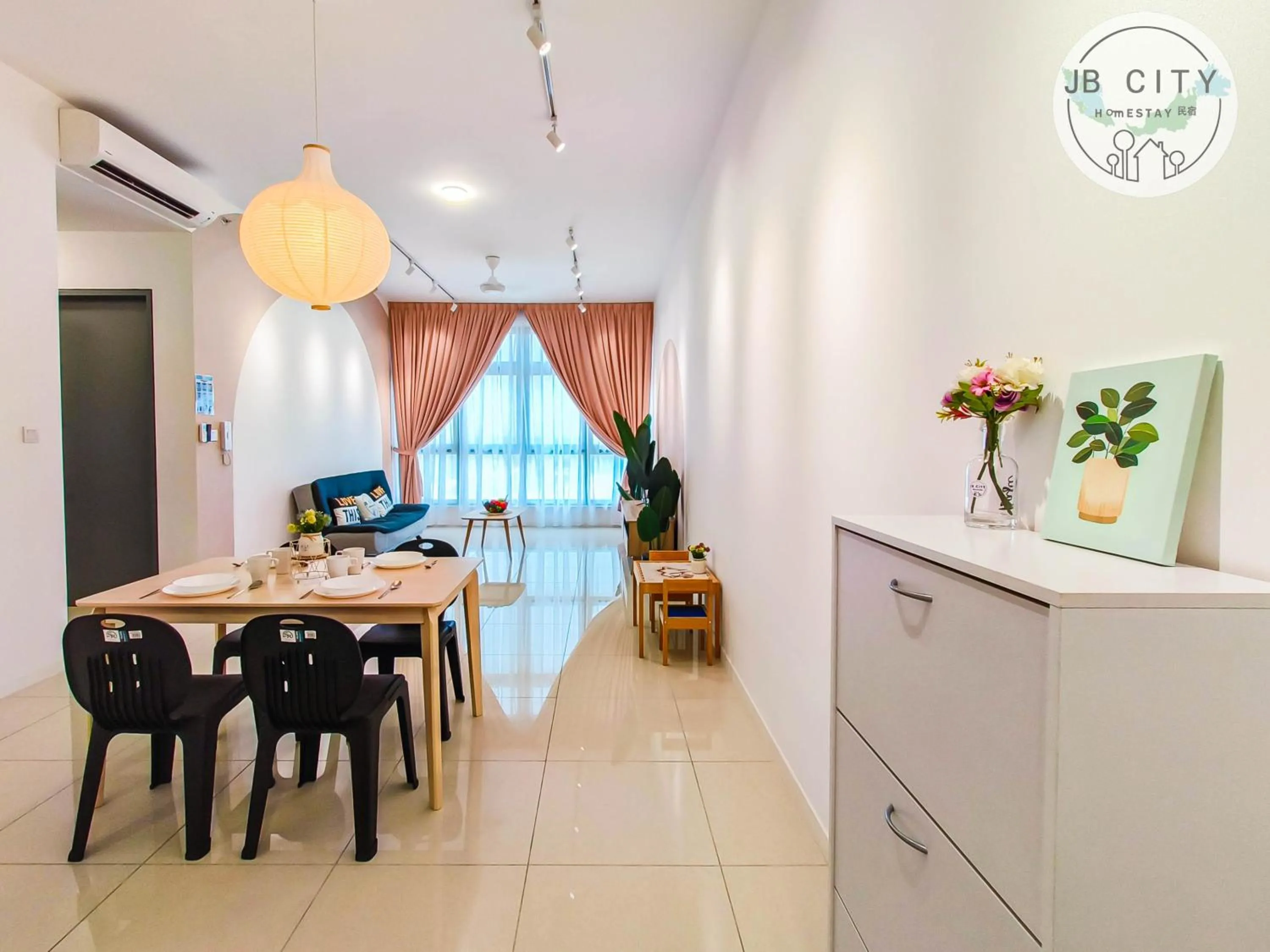 Kitchen or kitchenette in Paradigm Residence by RR JBcity