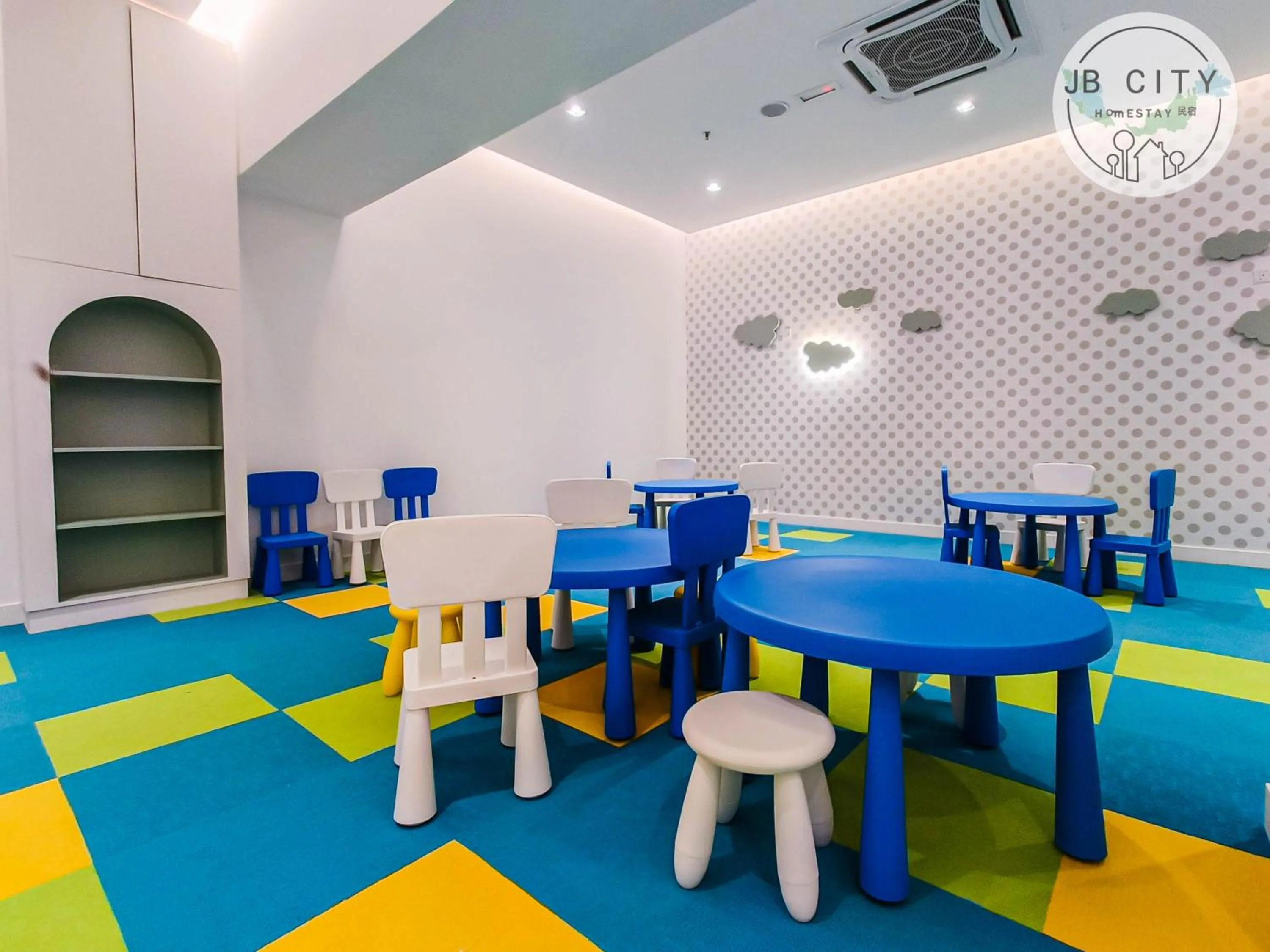 Children play ground in Paradigm Residence by RR JBcity