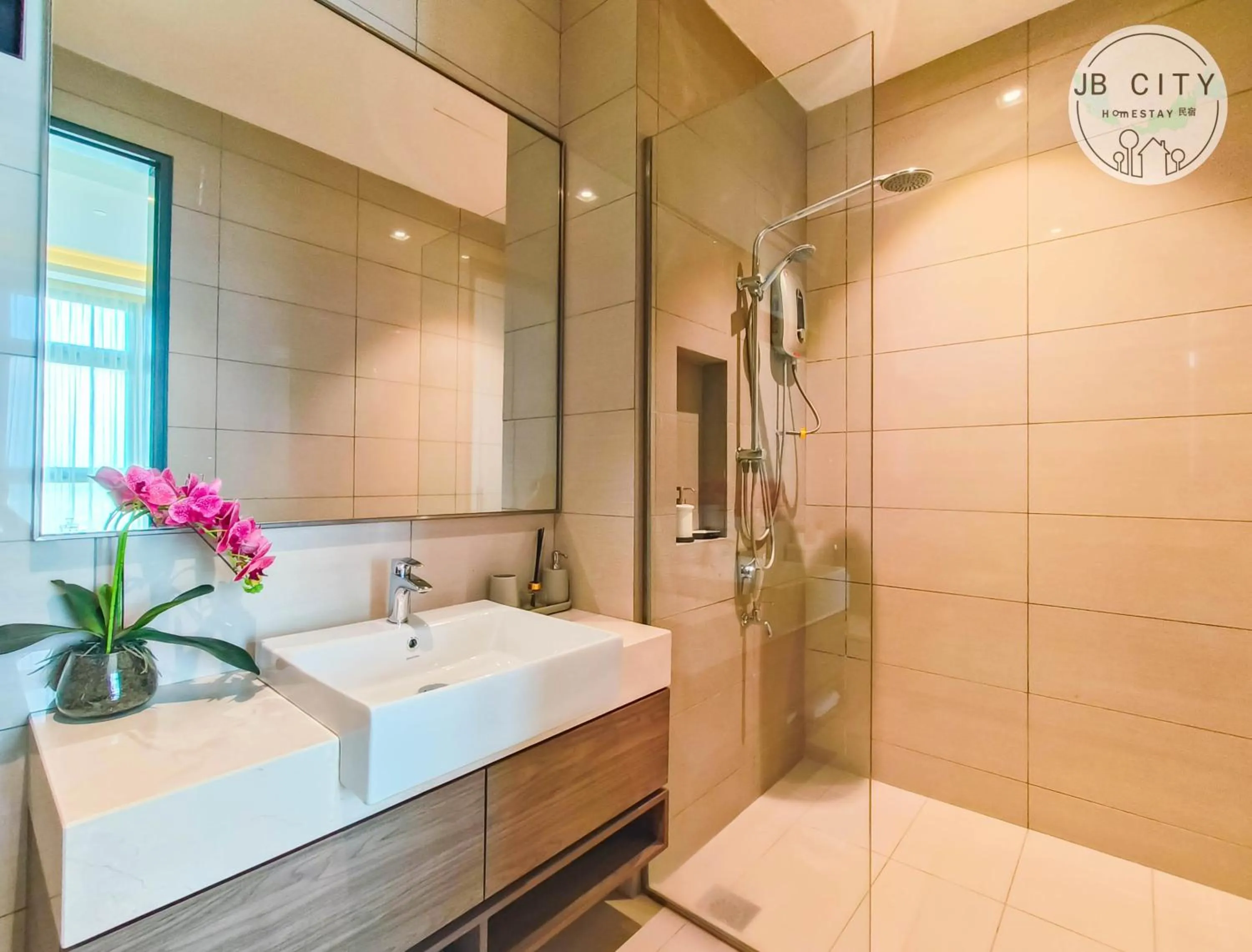 Shower in Paradigm Residence by RR JBcity