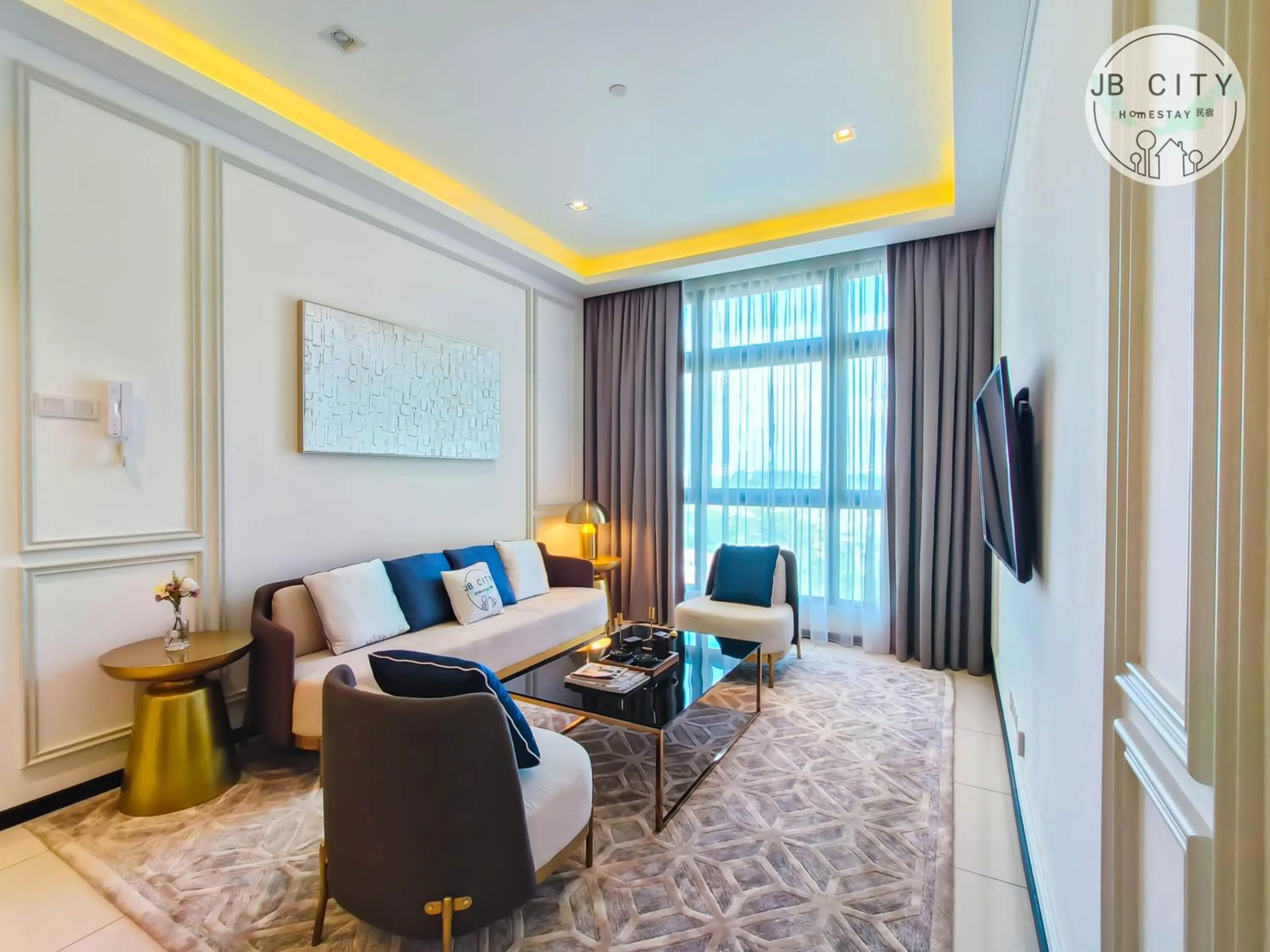 Living room in Paradigm Residence by RR JBcity