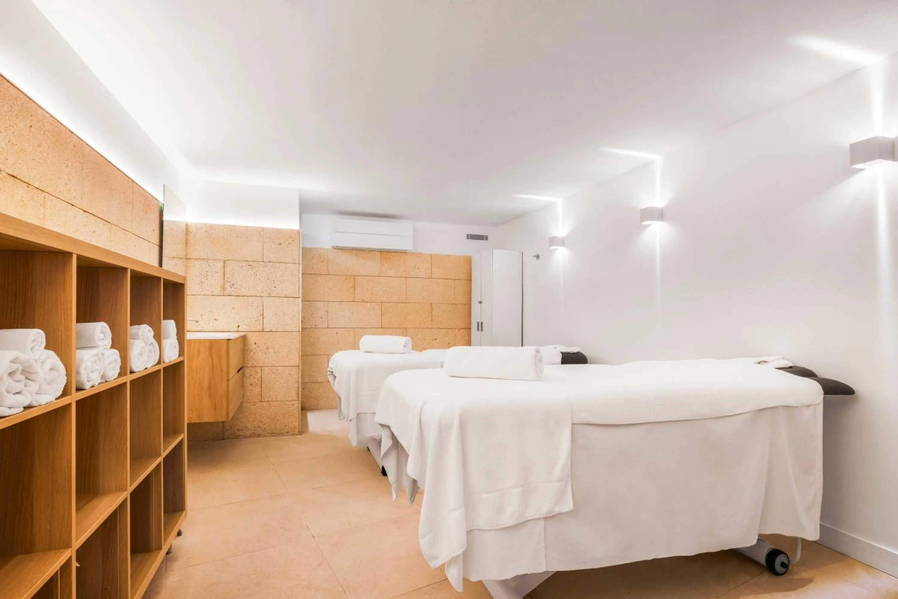 Massage, Bed in Aparthotel Fontanellas Playa