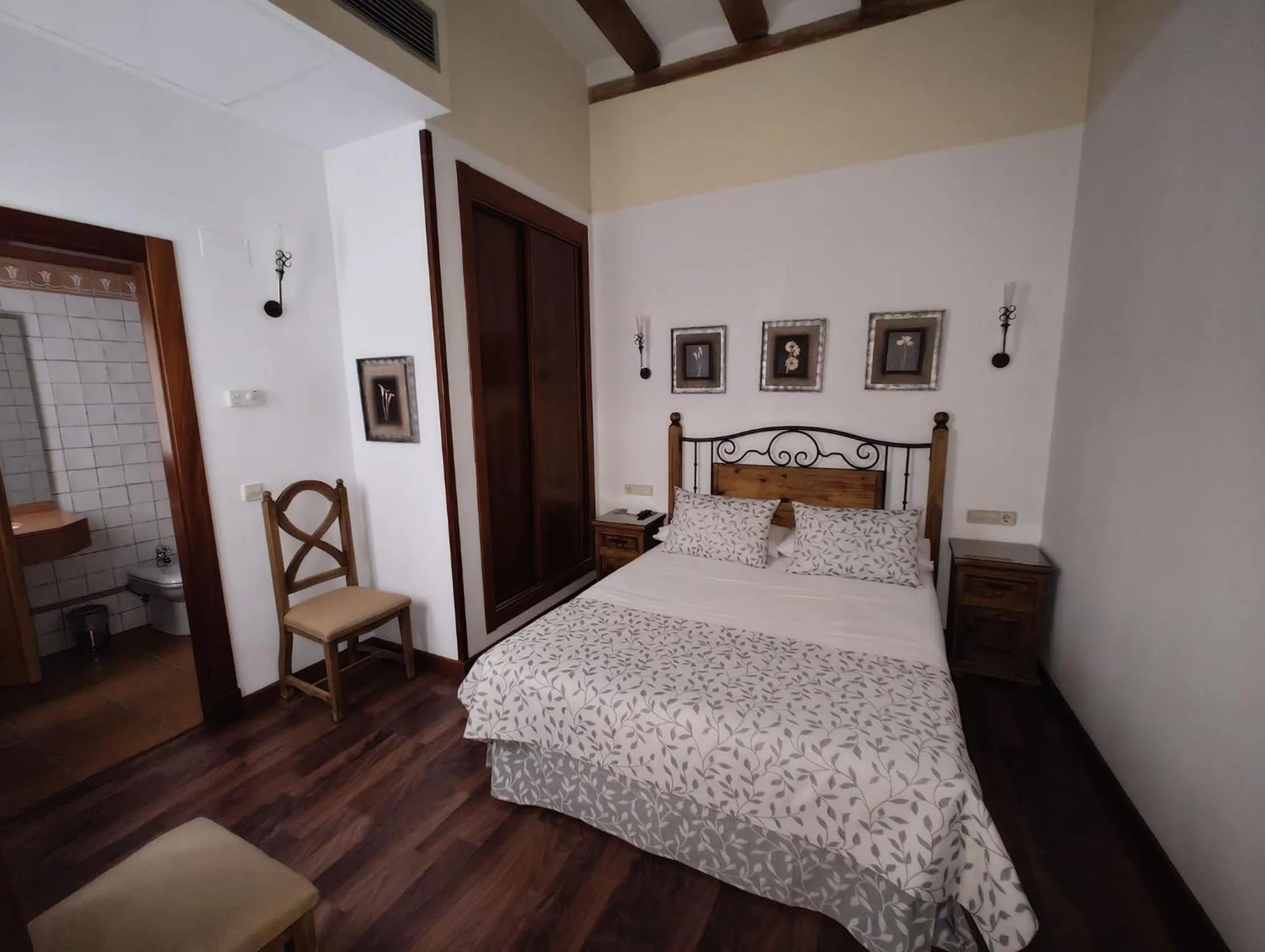 Bed in HOTEL EL RASTRO - Palacio Duque de Tamames -