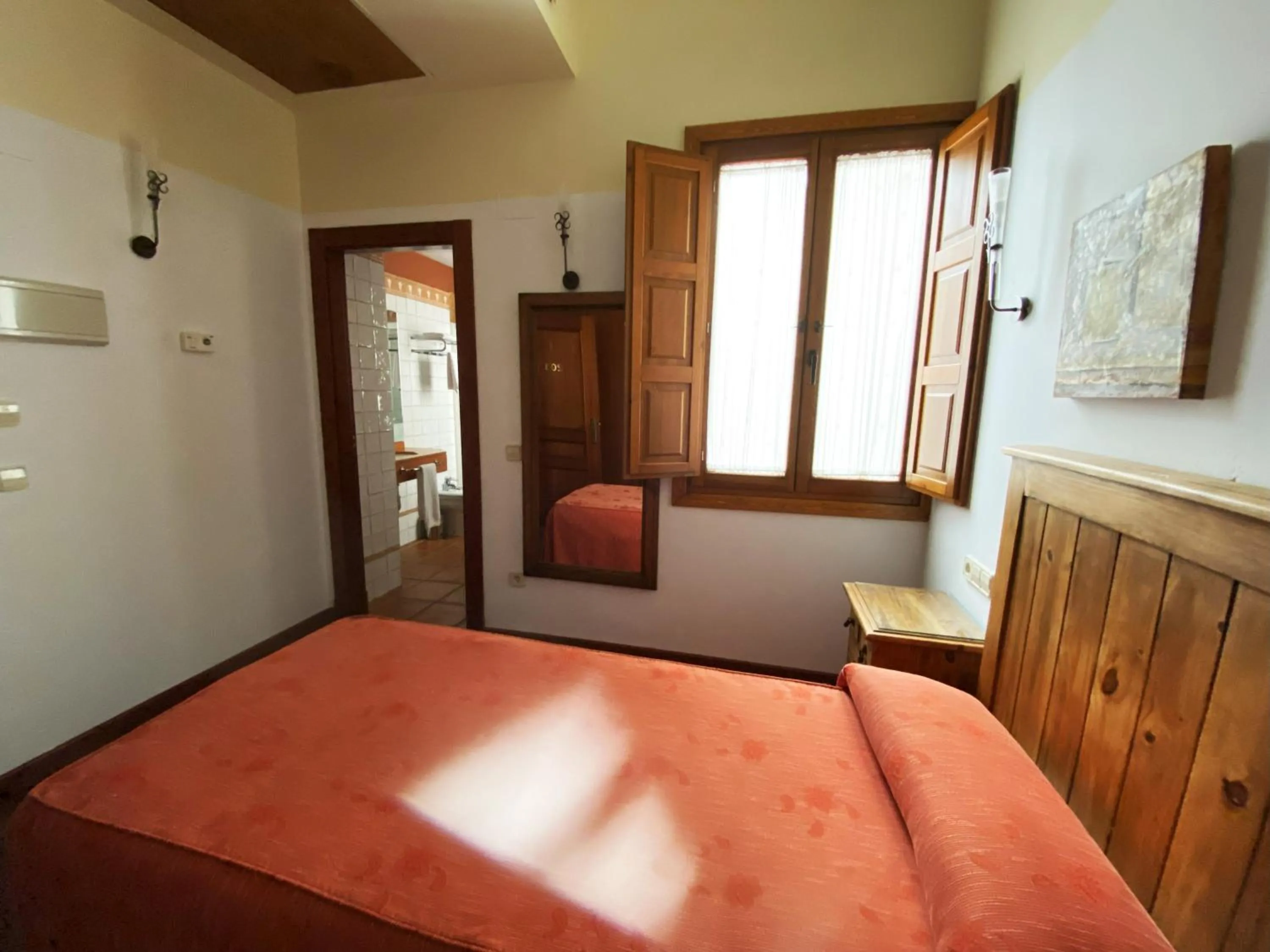 Photo of the whole room, Bed in HOTEL EL RASTRO - Palacio Duque de Tamames -