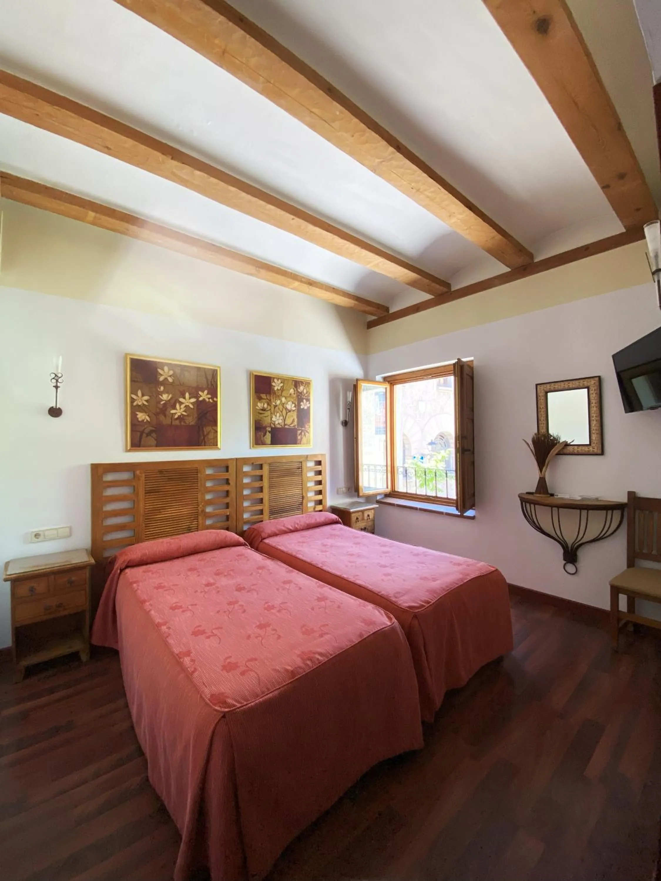 Bedroom, Bed in HOTEL EL RASTRO - Palacio Duque de Tamames -