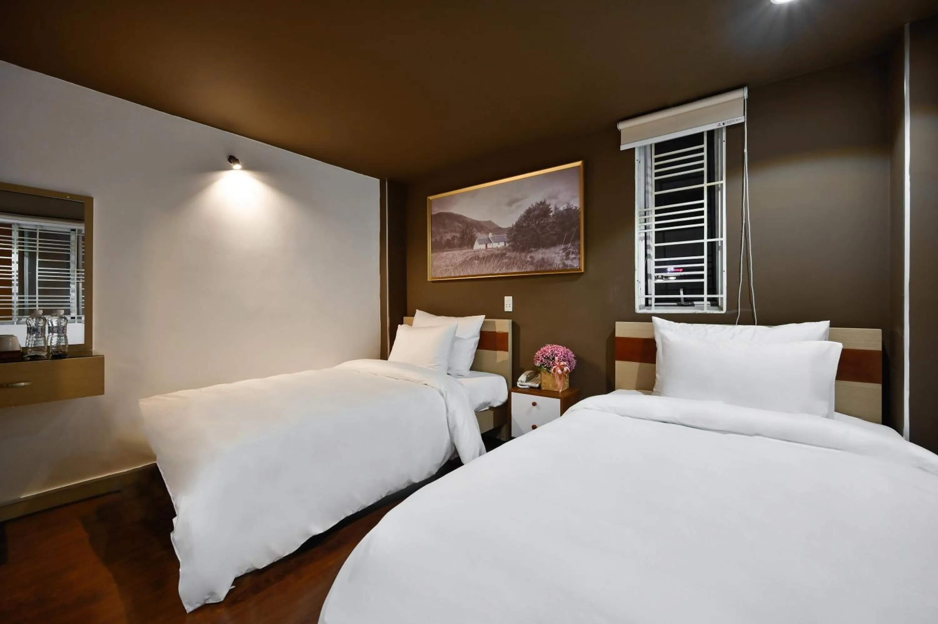 Large Twin Room with complimentary daily snack in The Noble Swan Hotel New World