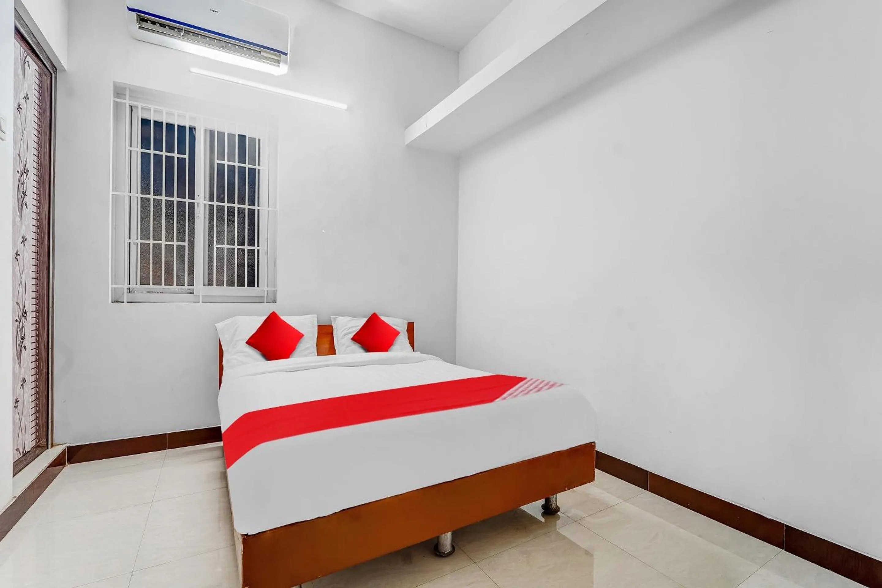 Lobby or reception, Bed in Hotel O Crown Tower