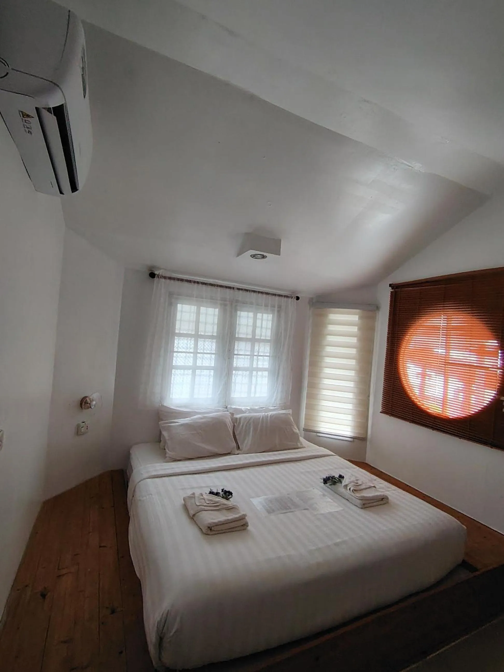 Bedroom, Bed in White house bailan resort