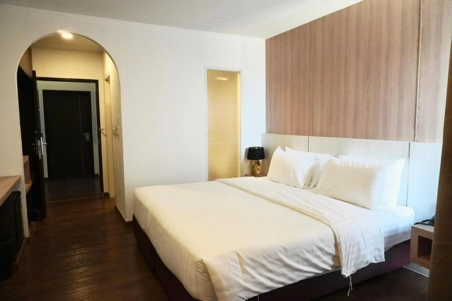 Photo of the whole room, Bed in M CASA HOTEL PATTAYA