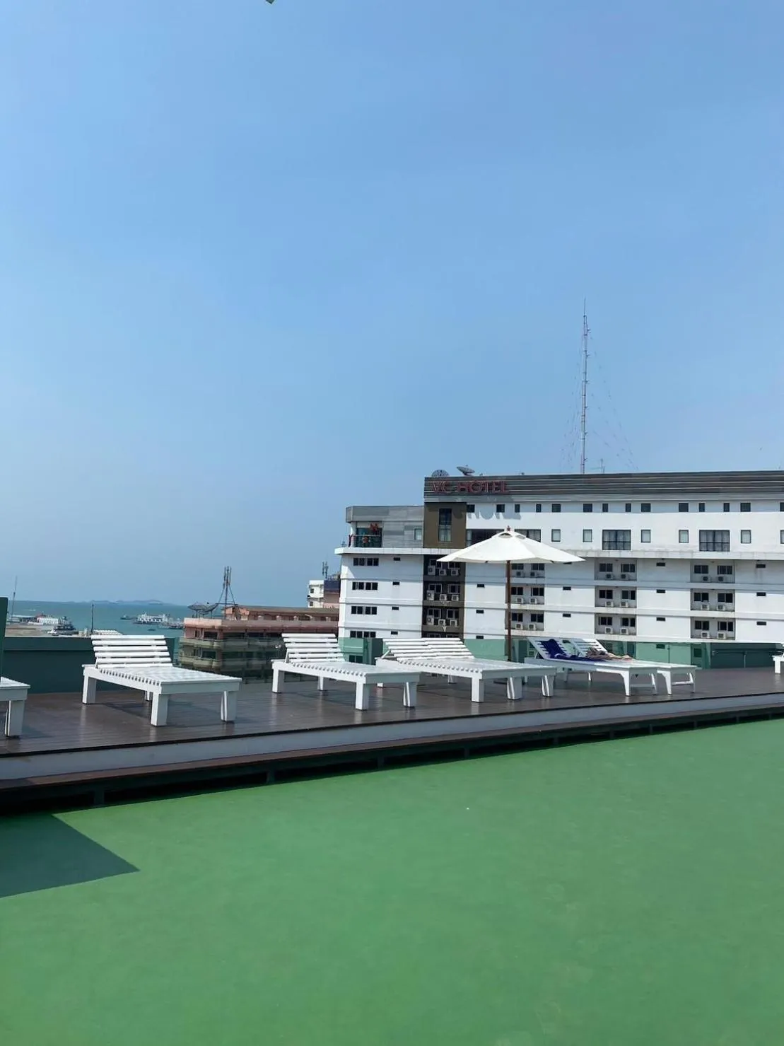 Swimming pool in M CASA HOTEL PATTAYA