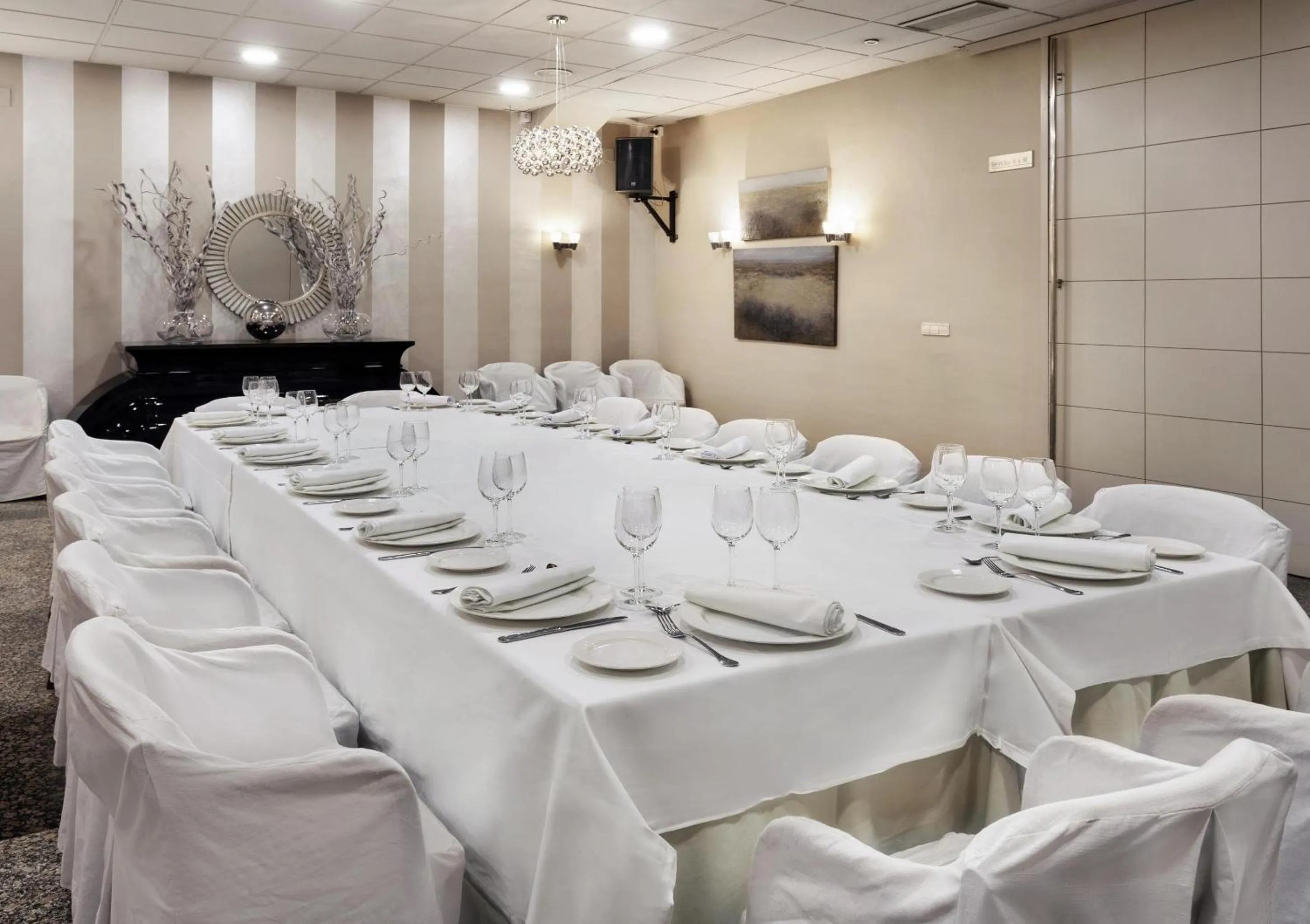 Meeting/conference room in Hotel Sercotel Tudela Bardenas