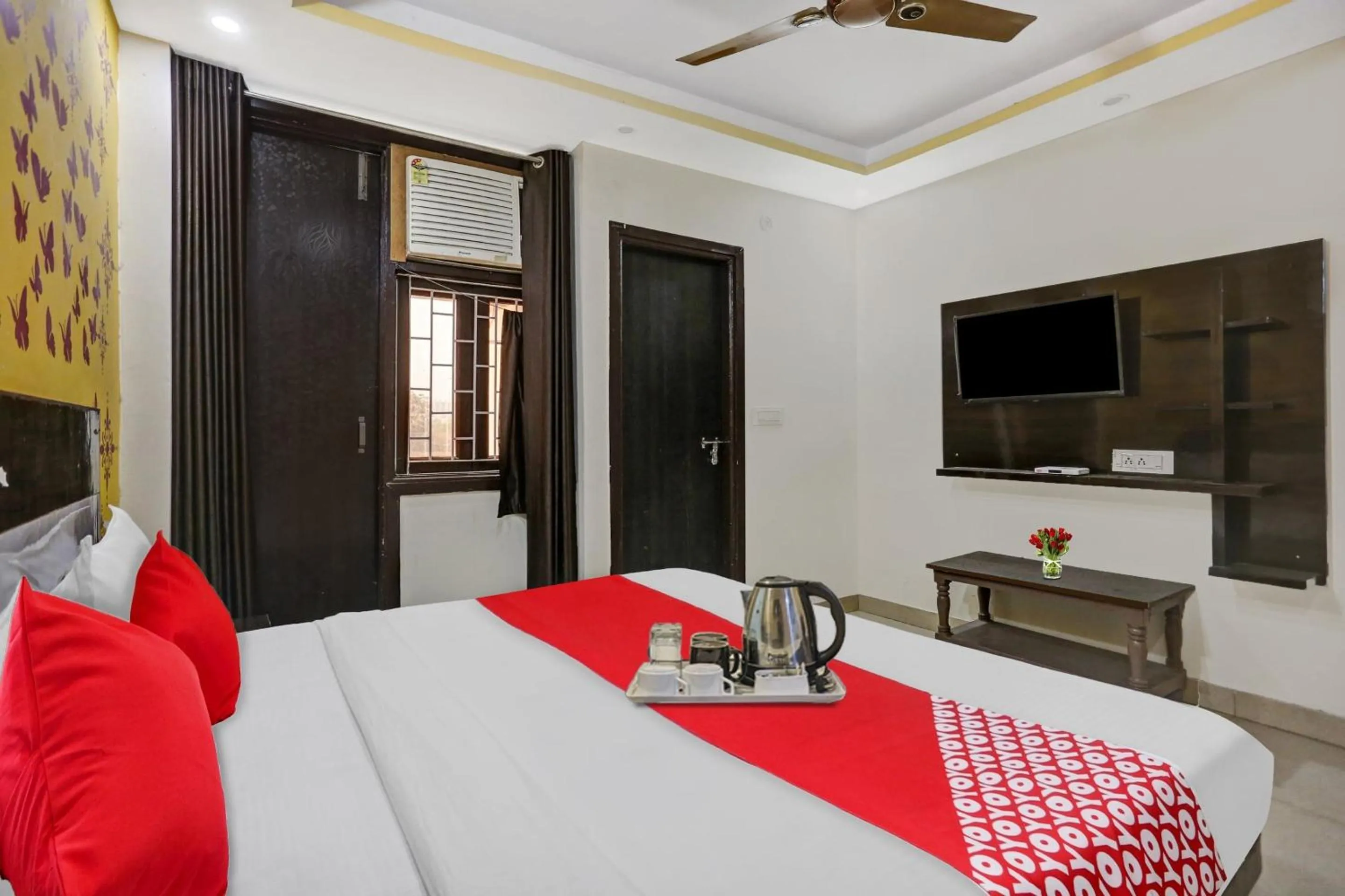 Facade/entrance, Bed in Super Hotel O Hotel Blue Orchid