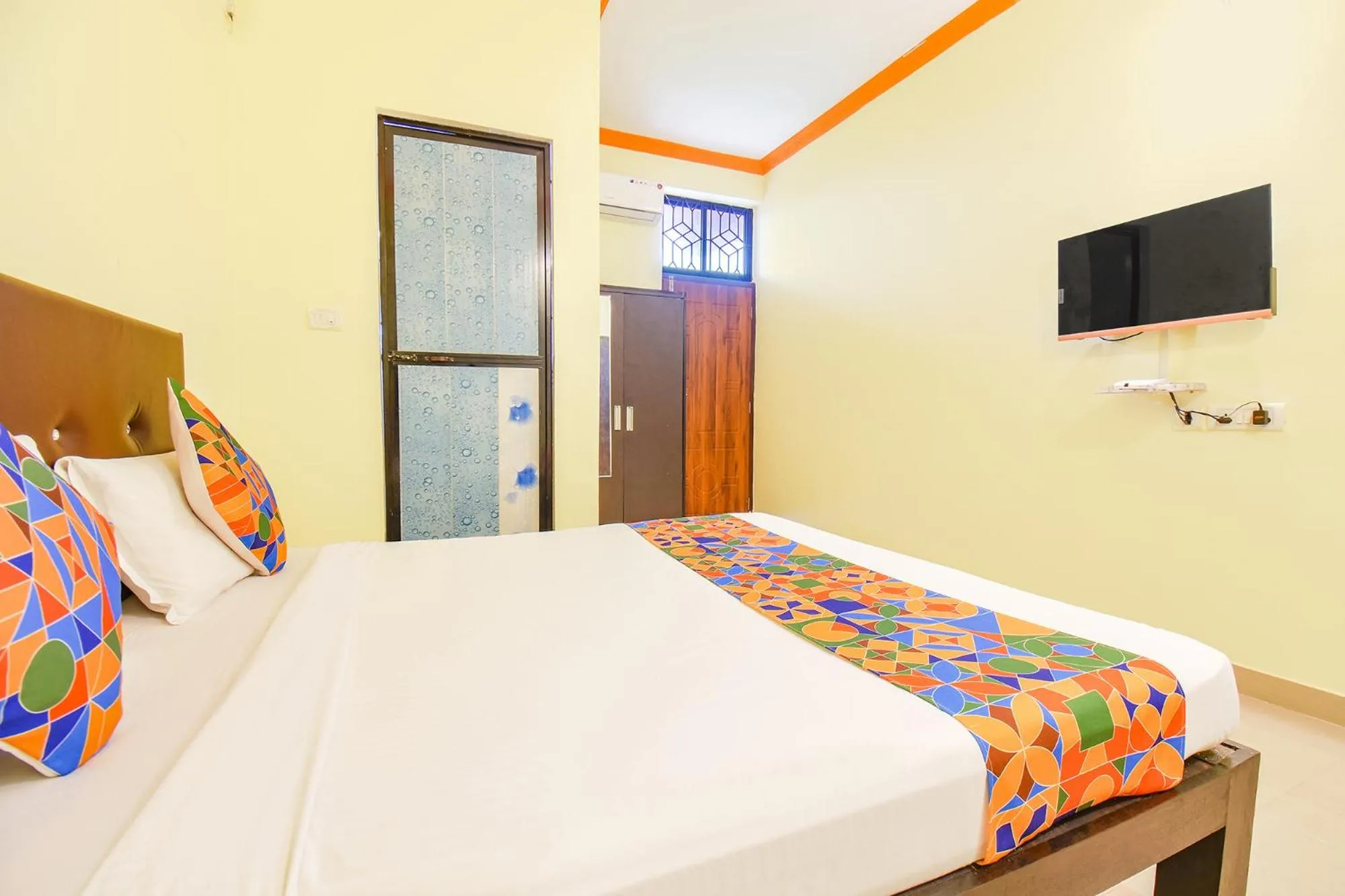 Bed in Via Shanel Beachside Resort - Tito's lane, Baga Beach