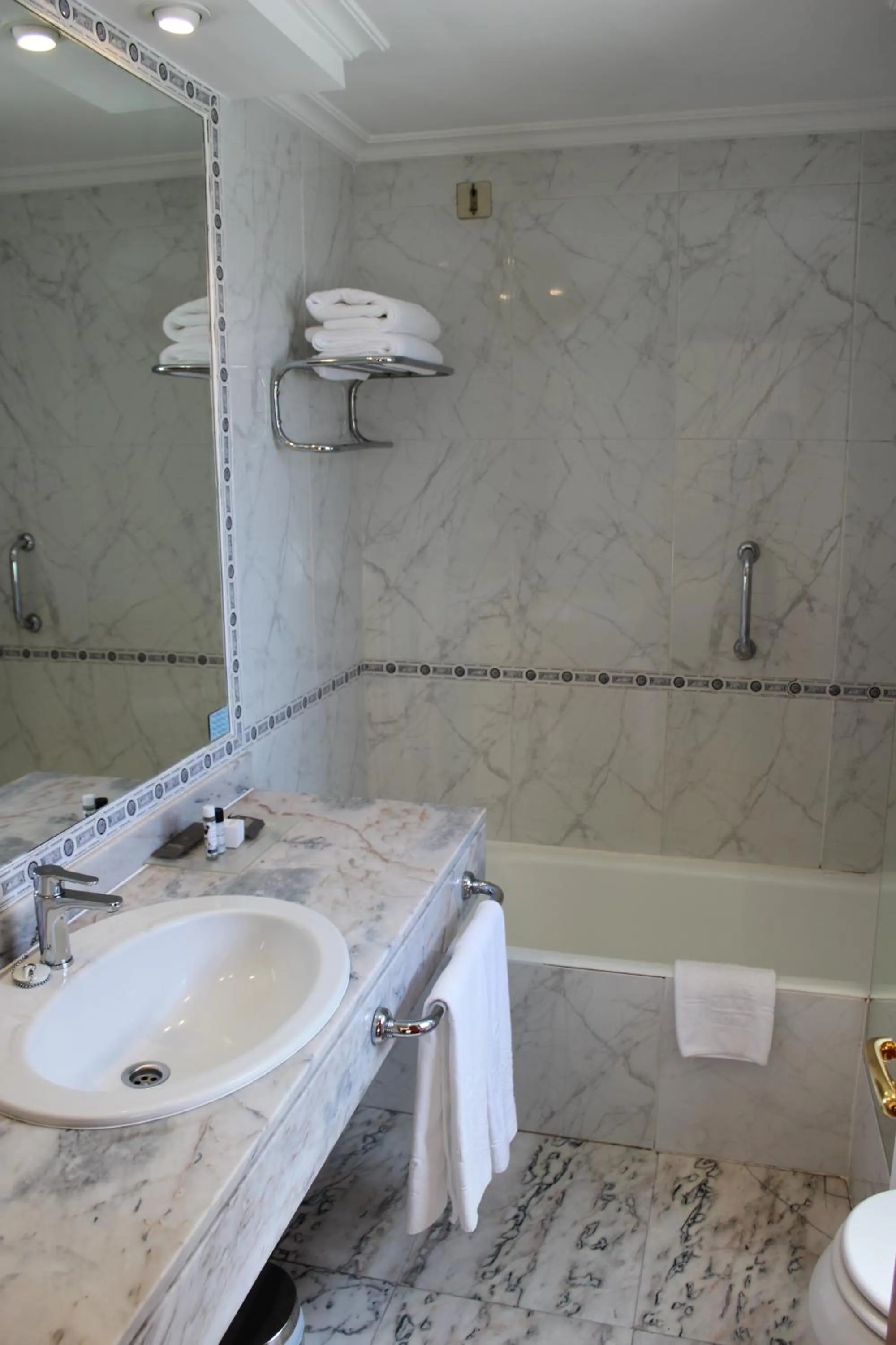 Bathroom in Hotel Ciudad de Vigo