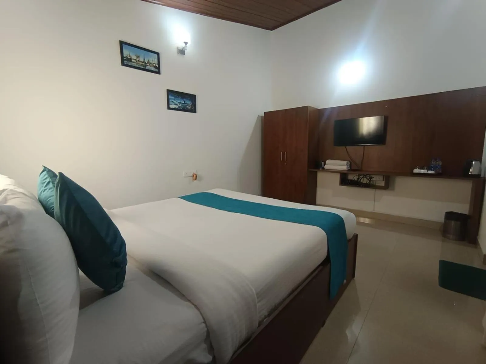 Bed in Jungle Hill Resort Coorg