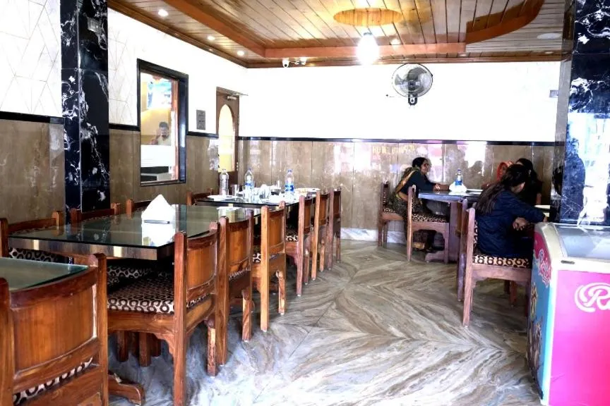 Restaurant/places to eat in Hotel Bharati