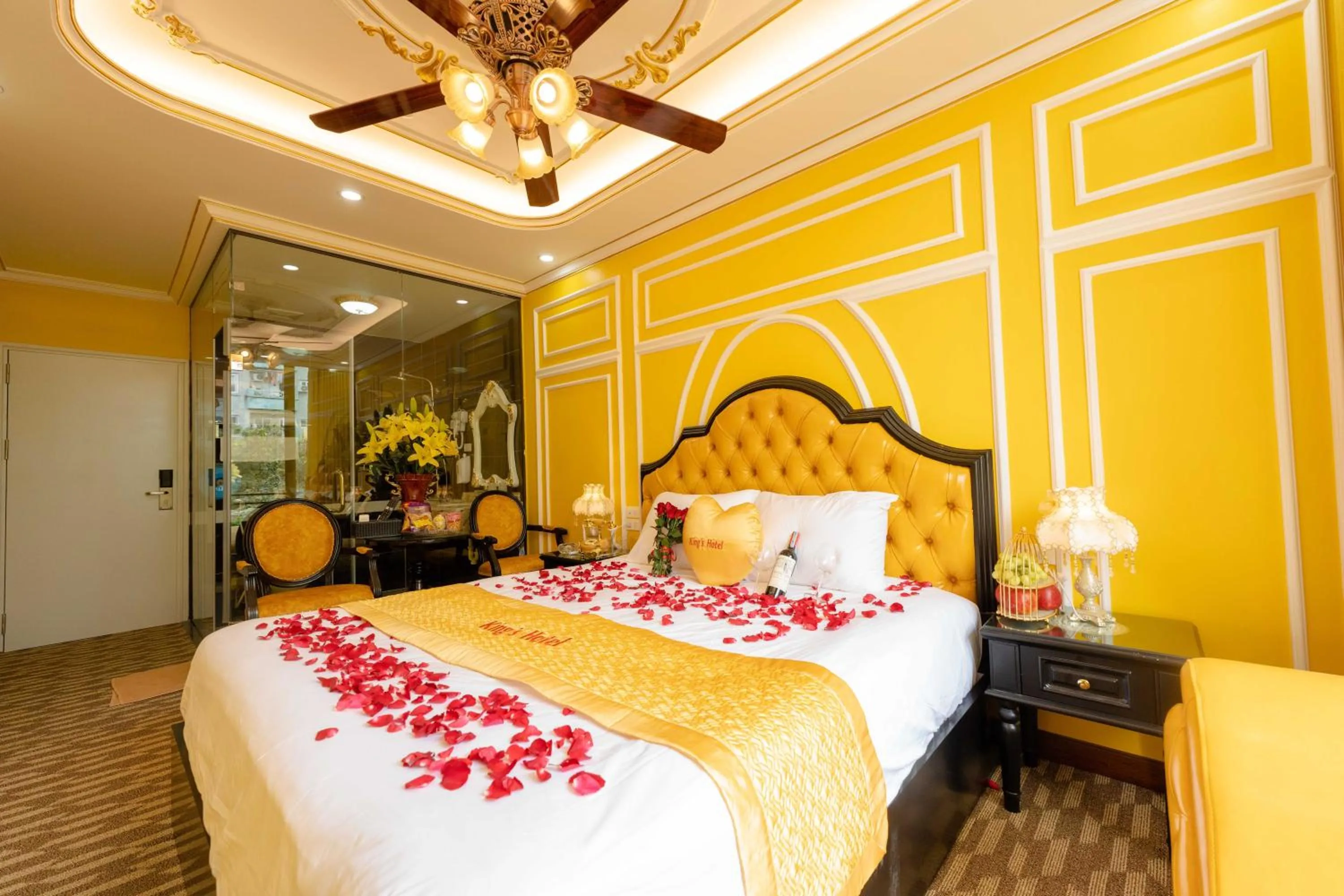 Bed in King's Hotel Linh Đàm 2