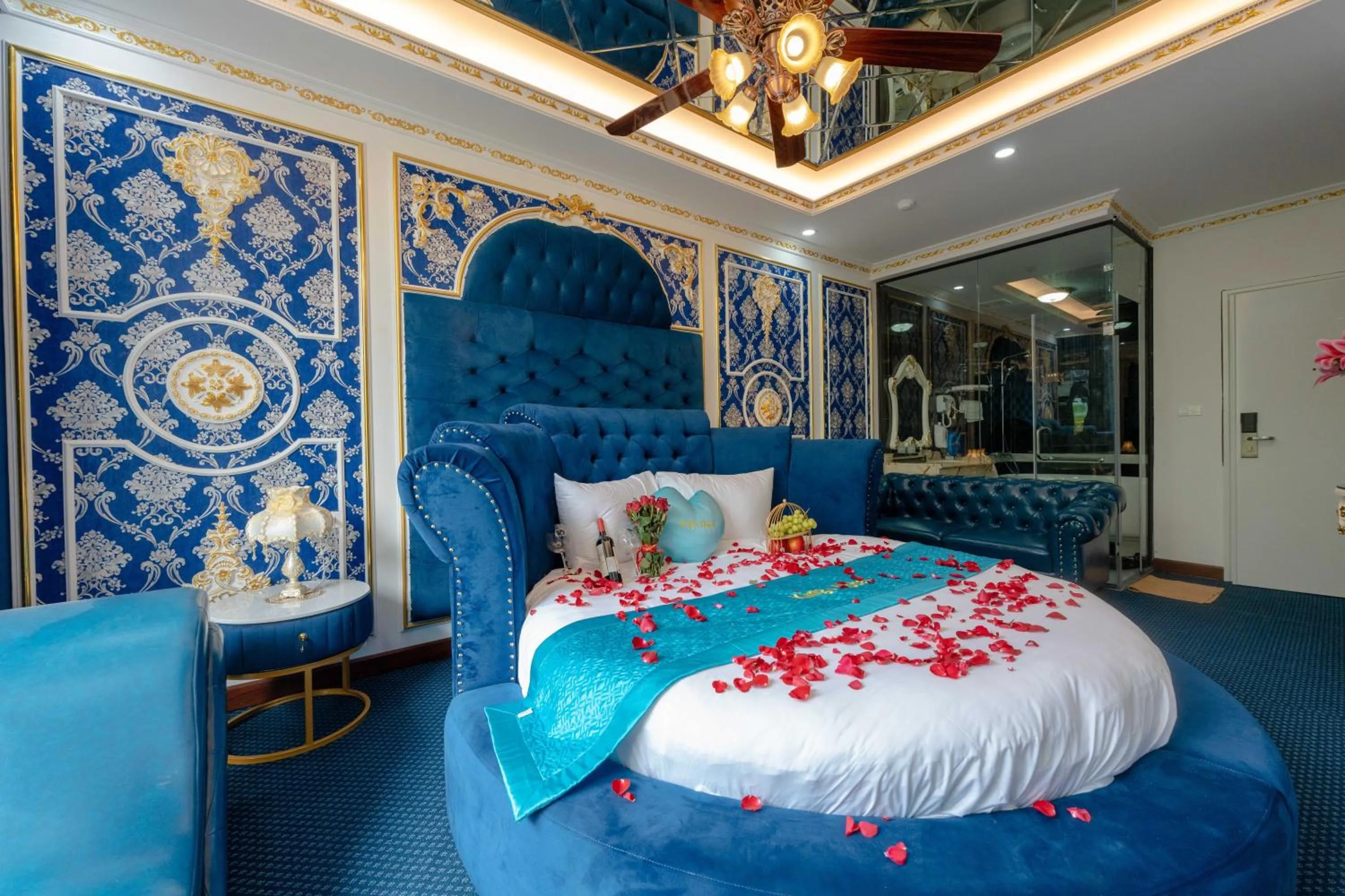 Bed in King's Hotel Linh Đàm 2