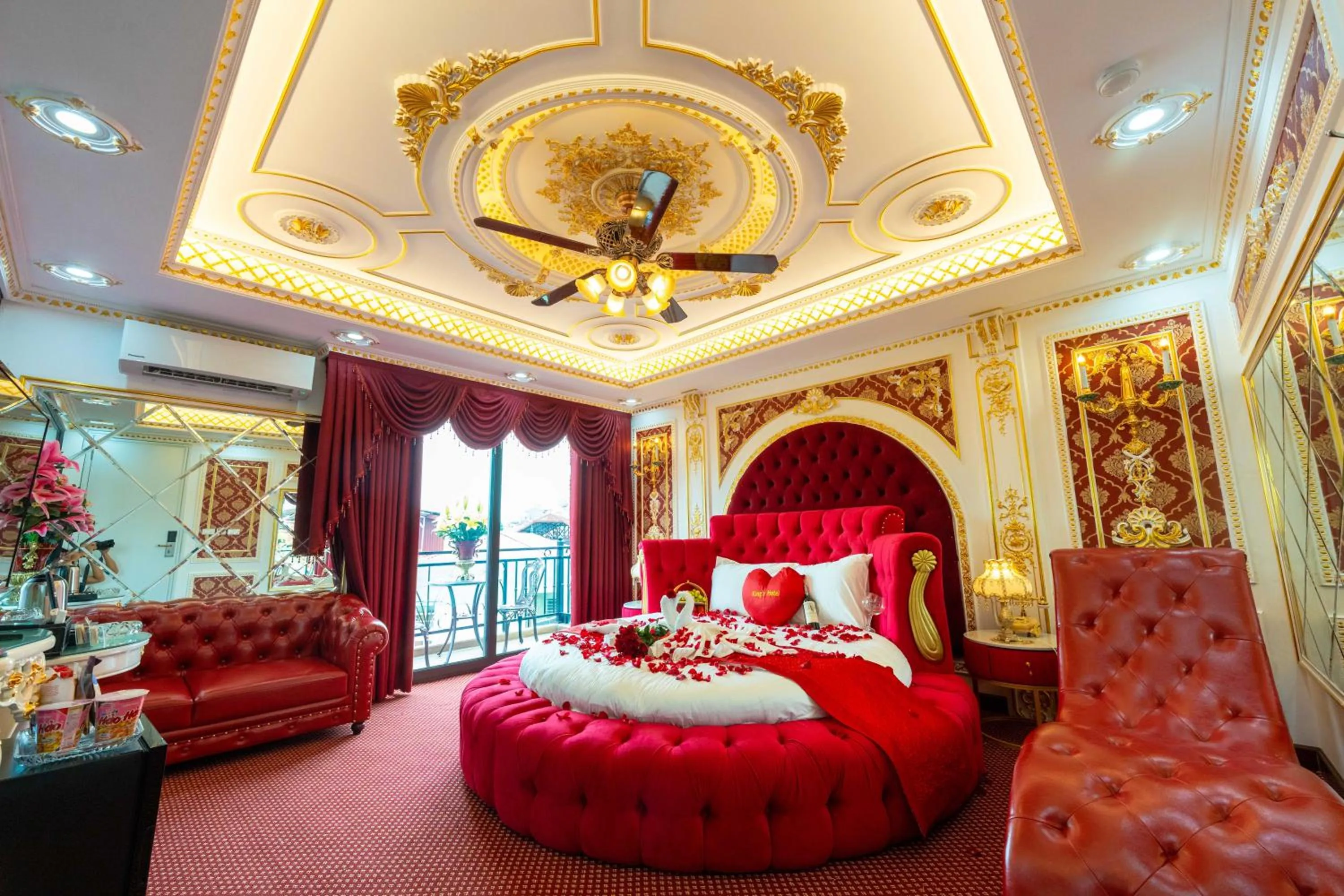 Bed in King's Hotel Linh Đàm 2