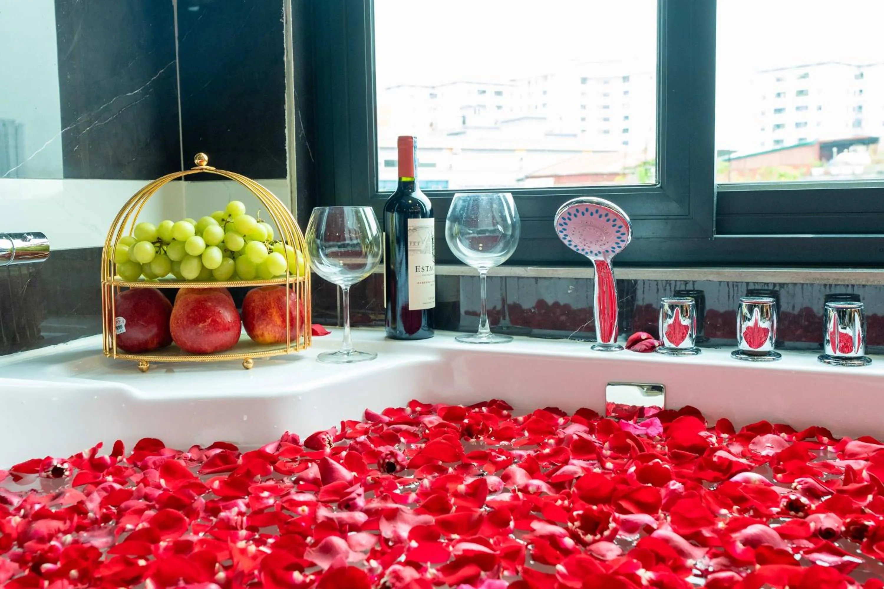 King's Hotel Linh Đàm 2