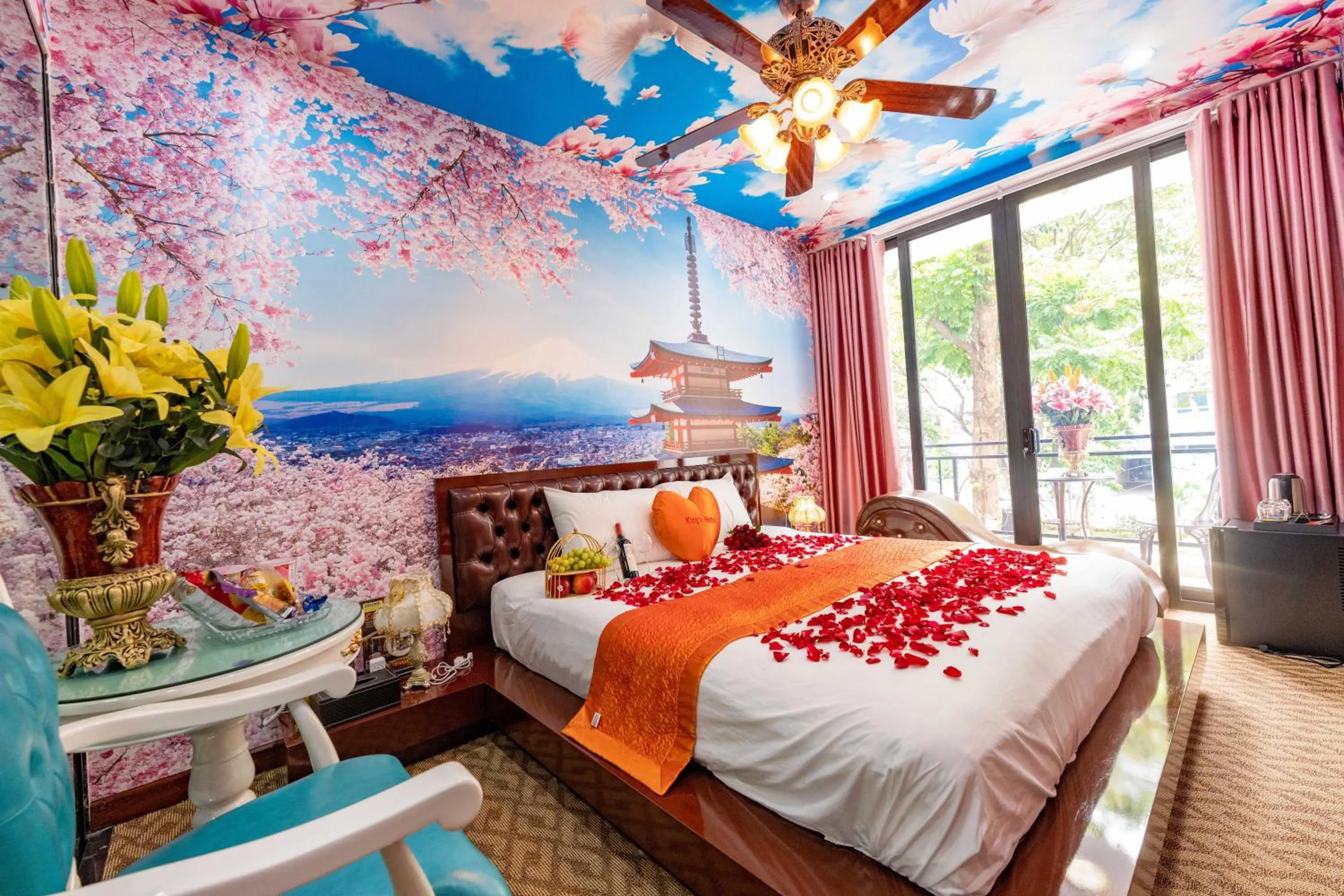 Bed in King's Hotel Linh Đàm 2