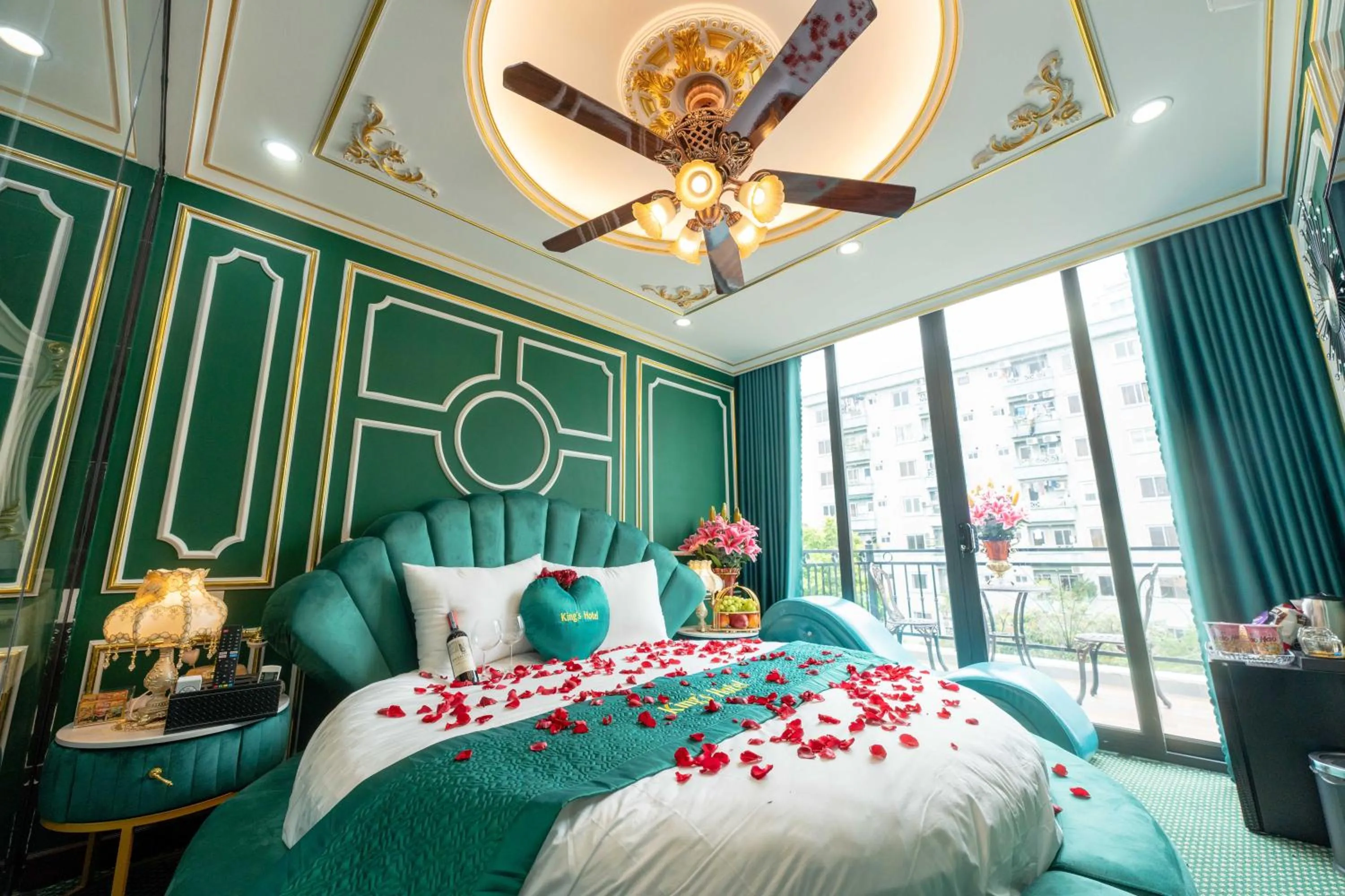 Bed in King's Hotel Linh Đàm 2