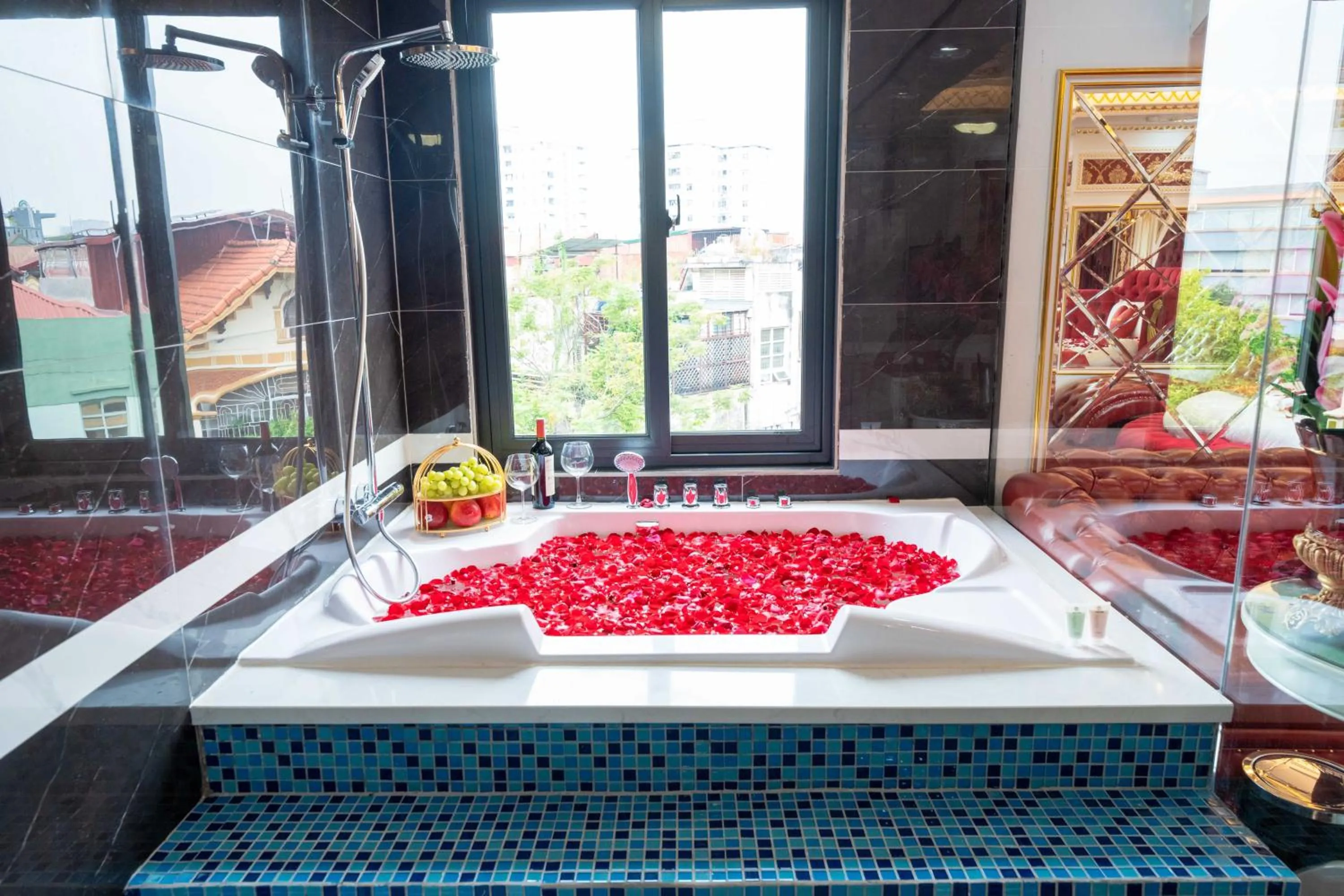 King's Hotel Linh Đàm 2